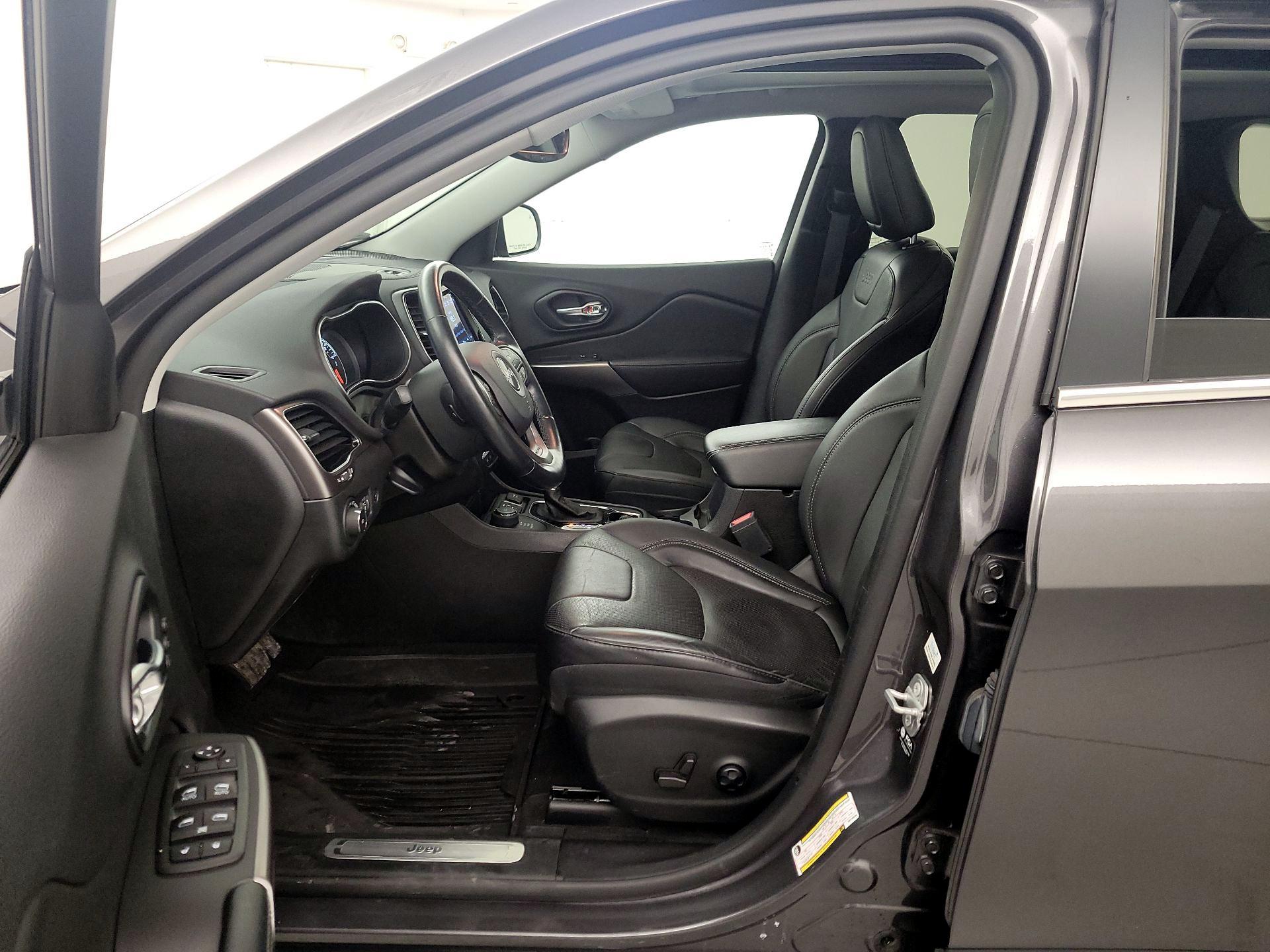 Thumbnail: 2021 Jeep Cherokee - 11