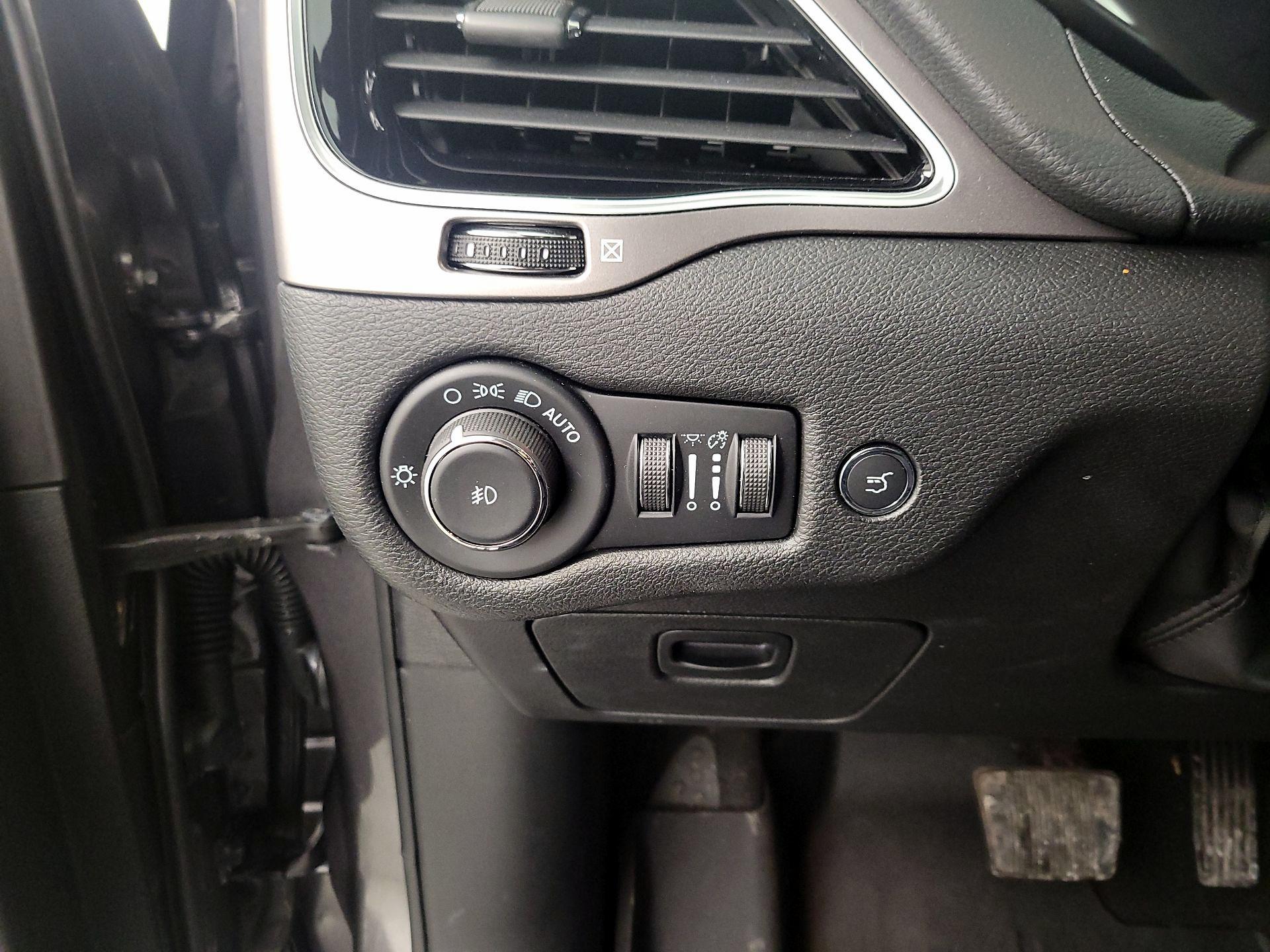 Thumbnail: 2021 Jeep Cherokee - 13