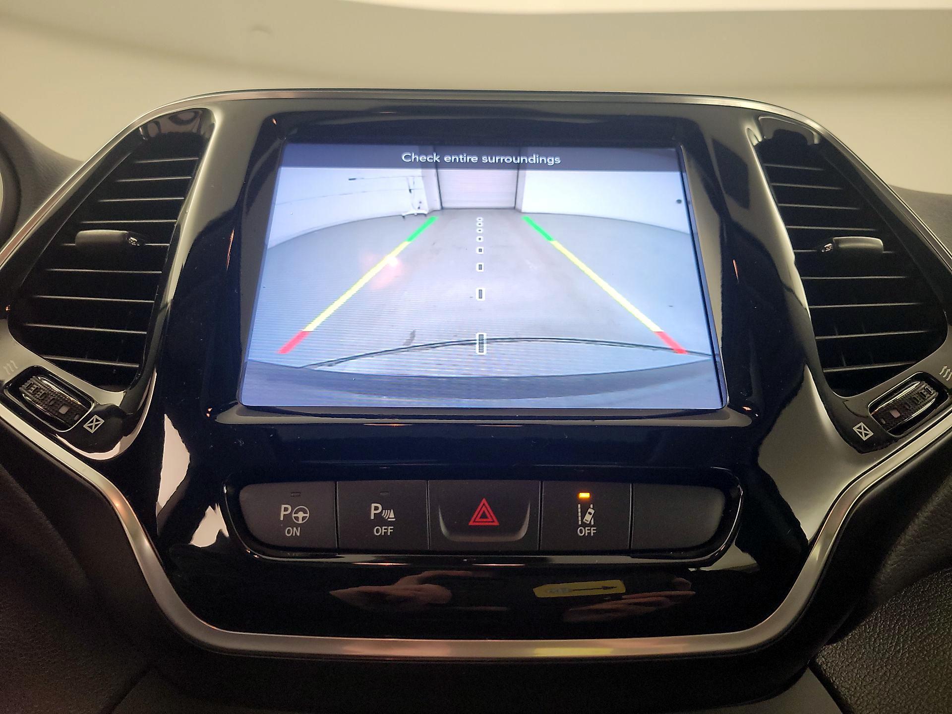 Thumbnail: 2021 Jeep Cherokee - 14