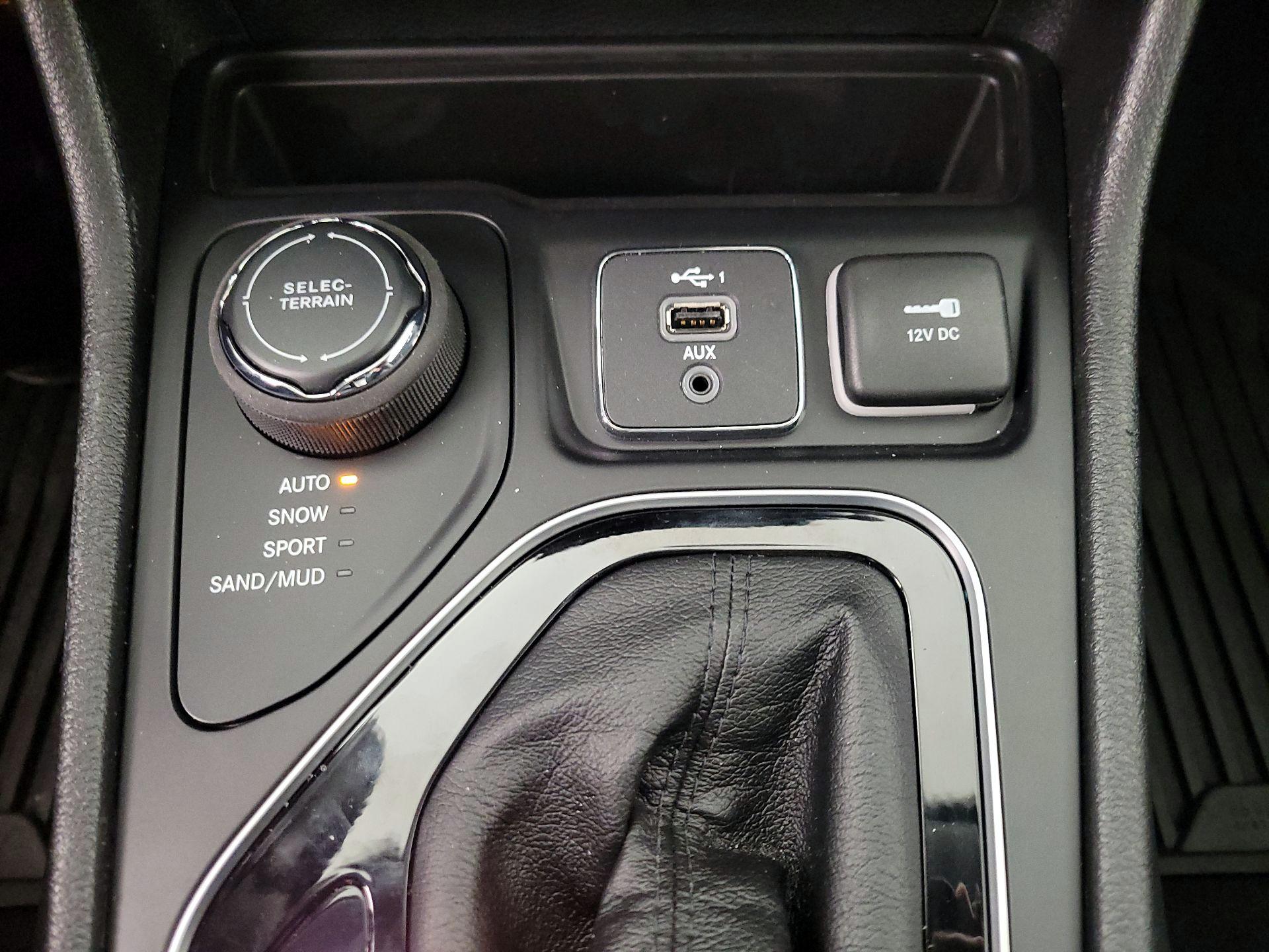 Thumbnail: 2021 Jeep Cherokee - 18