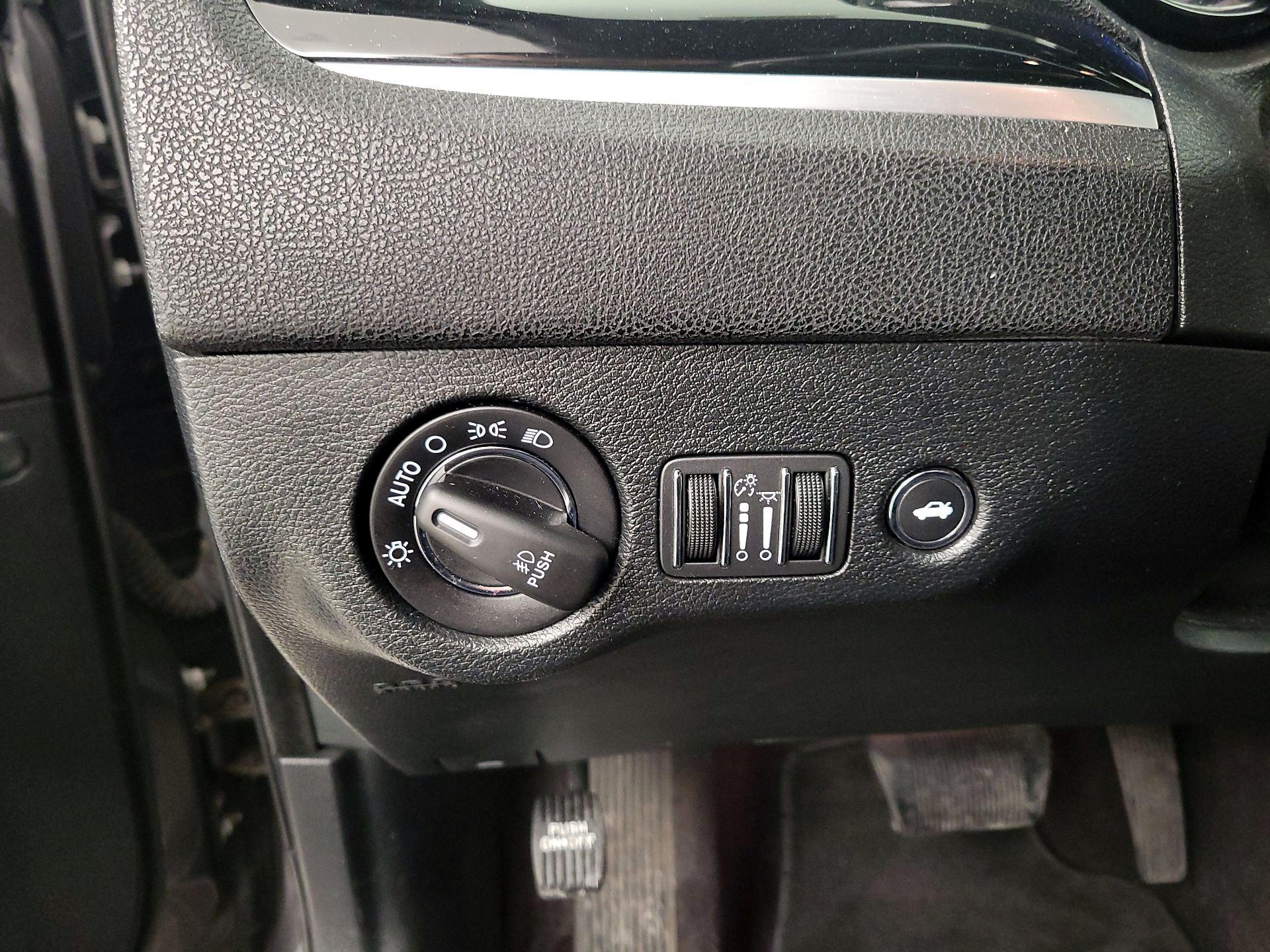 Thumbnail: 2018 Chrysler 300 - 13