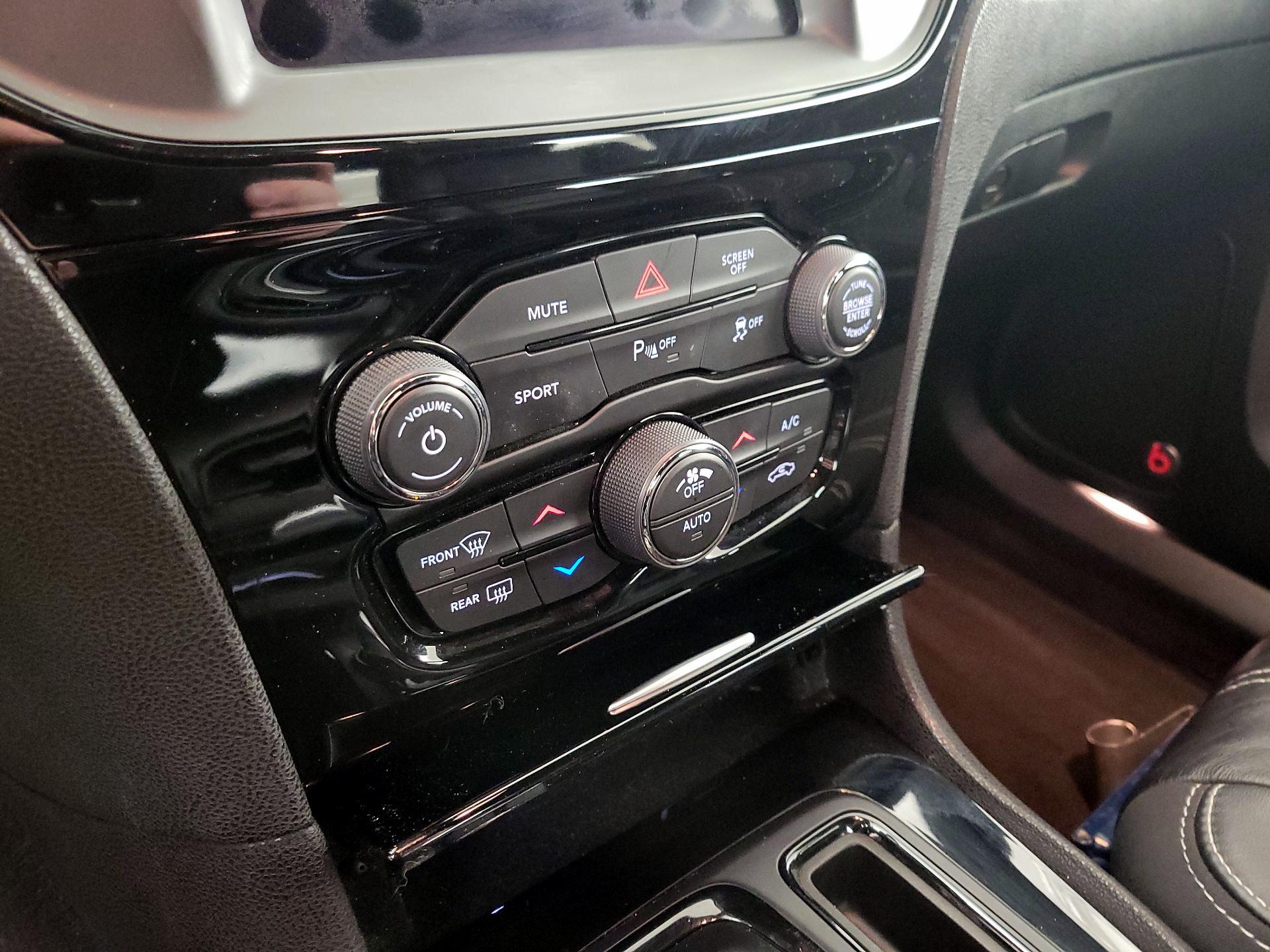 Thumbnail: 2018 Chrysler 300 - 16