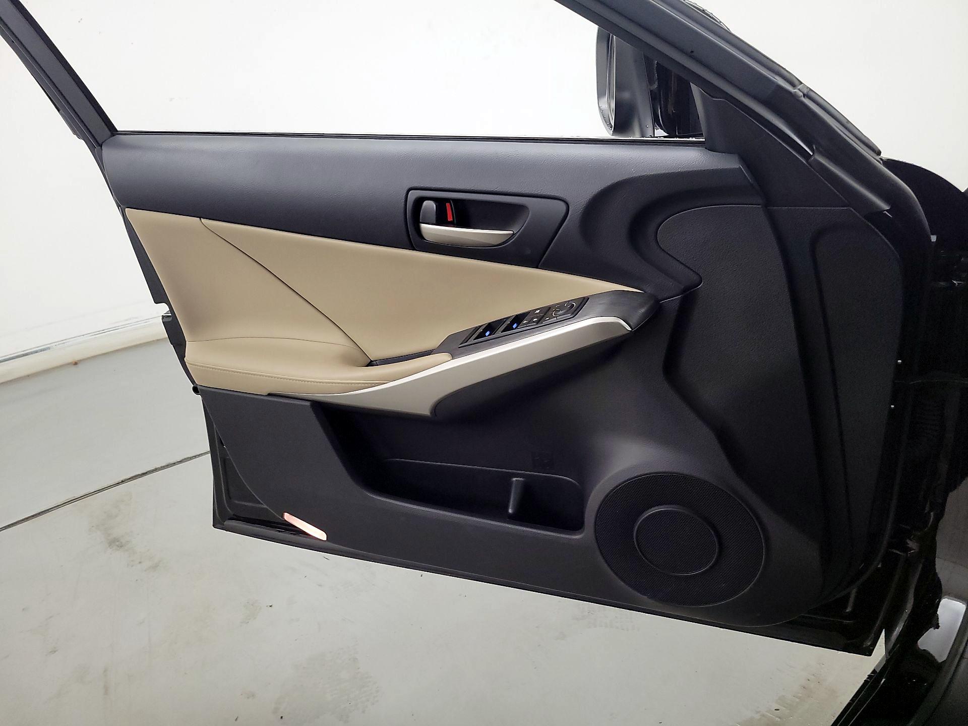 Thumbnail: 2019 Lexus IS - 12