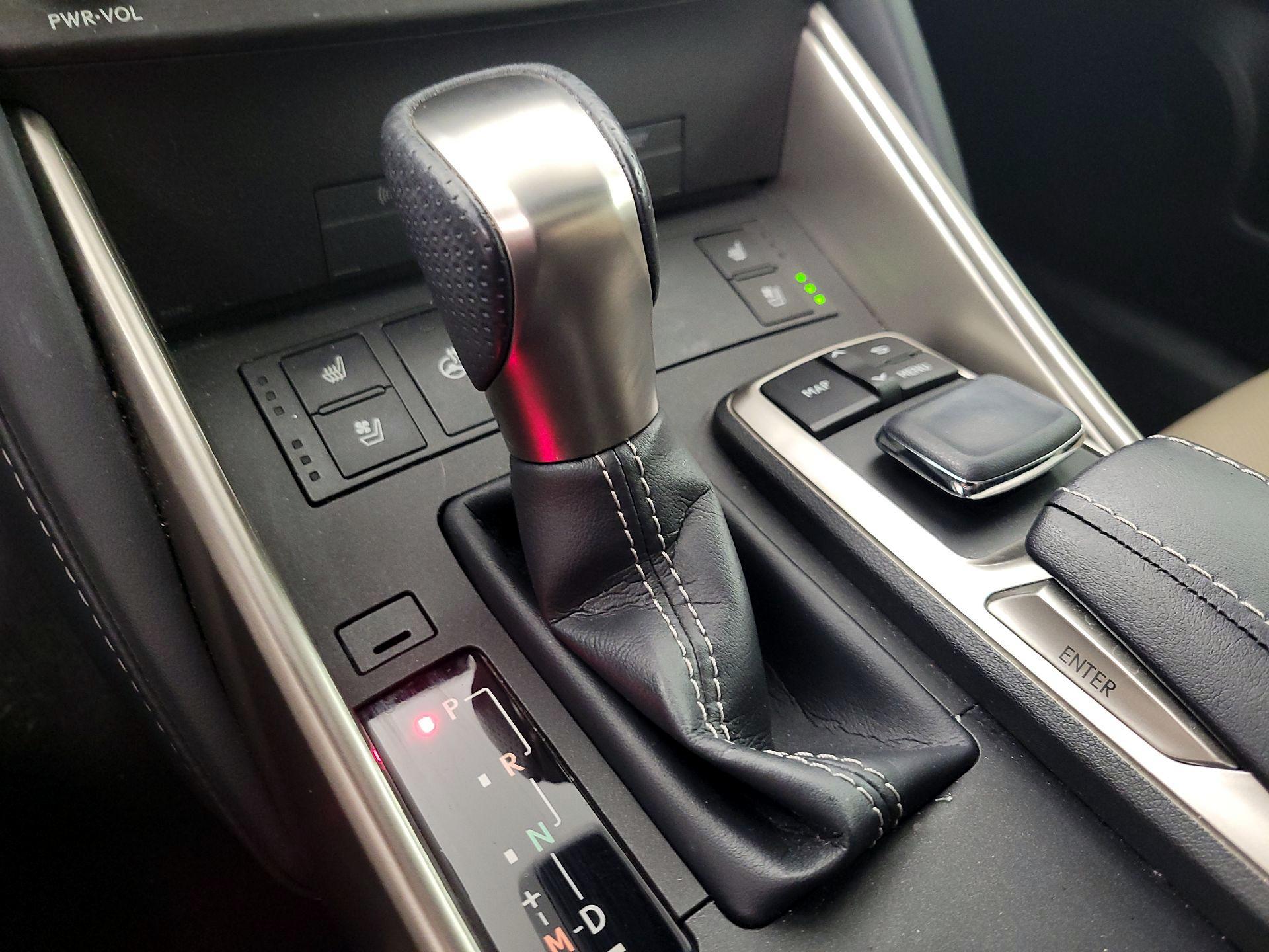 Thumbnail: 2019 Lexus IS - 18