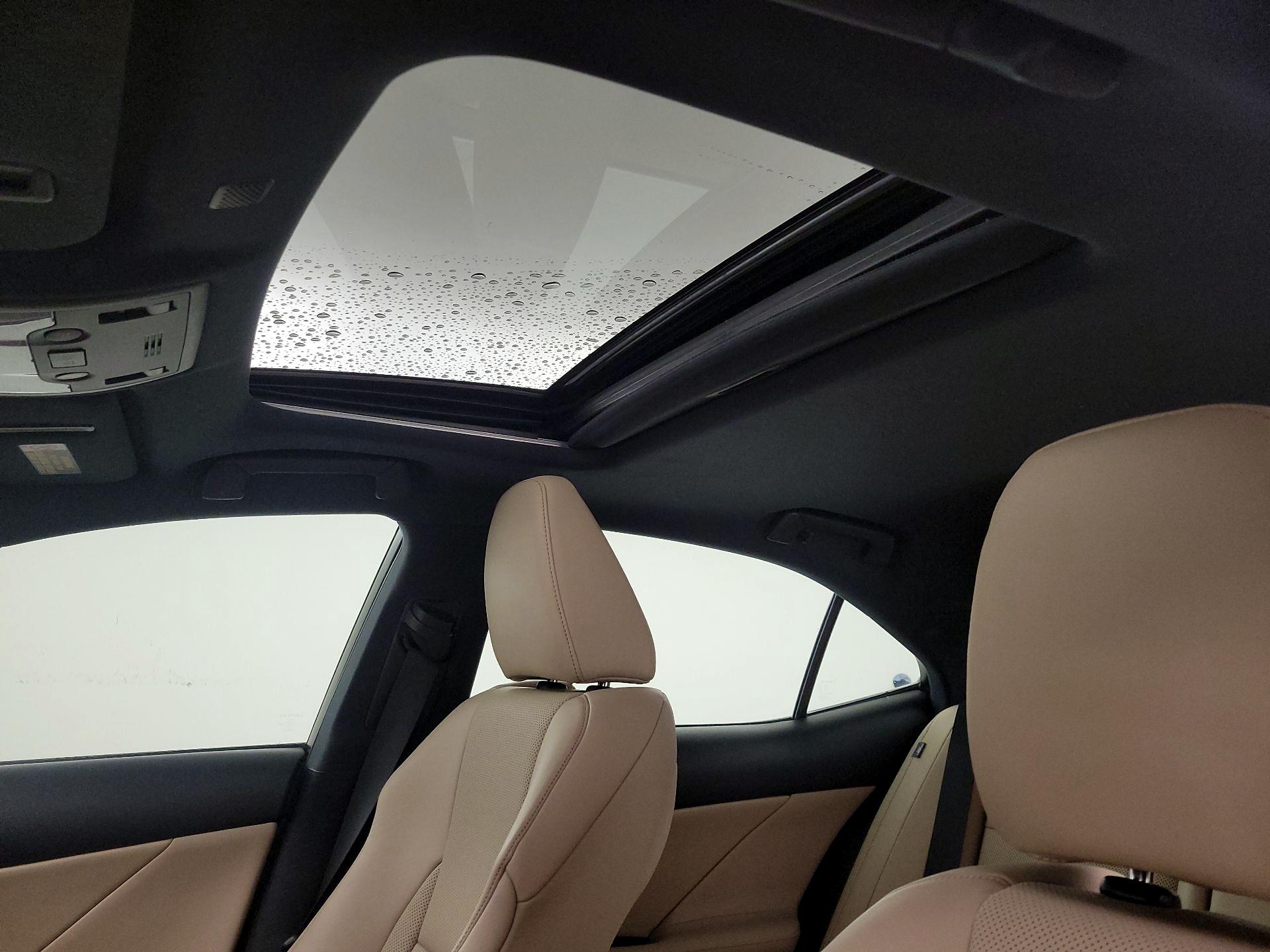 Thumbnail: 2019 Lexus IS - 20