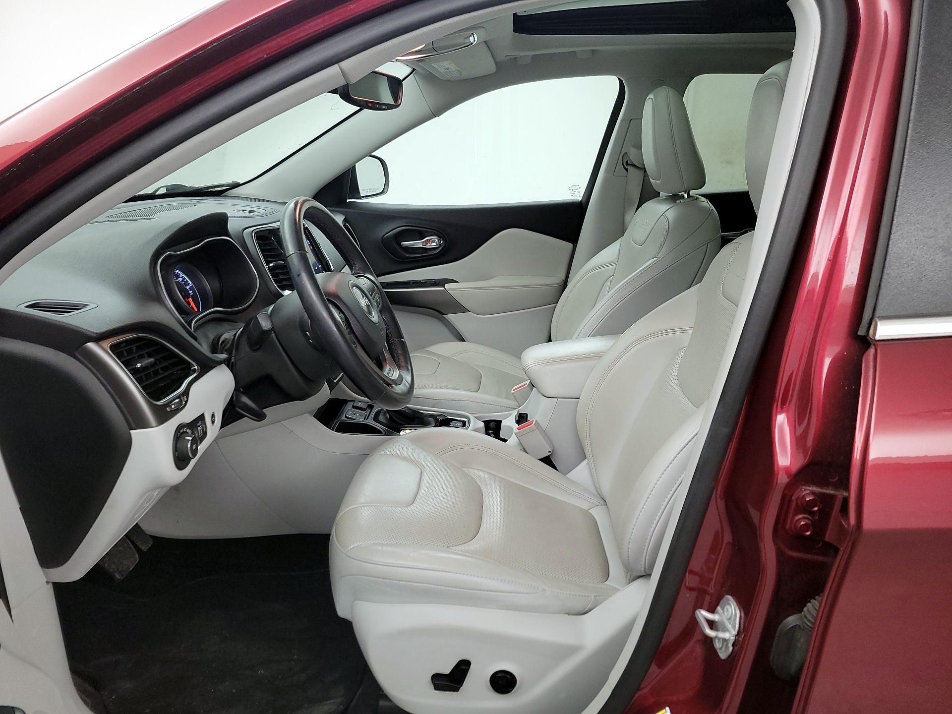 Thumbnail: 2019 Jeep Cherokee - 11