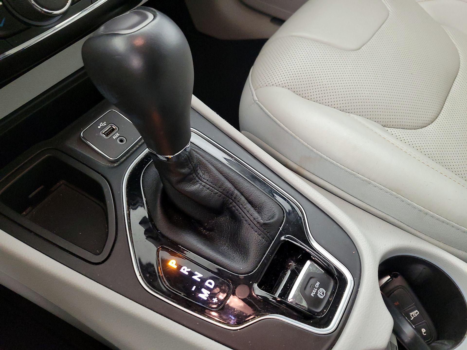 Thumbnail: 2019 Jeep Cherokee - 18