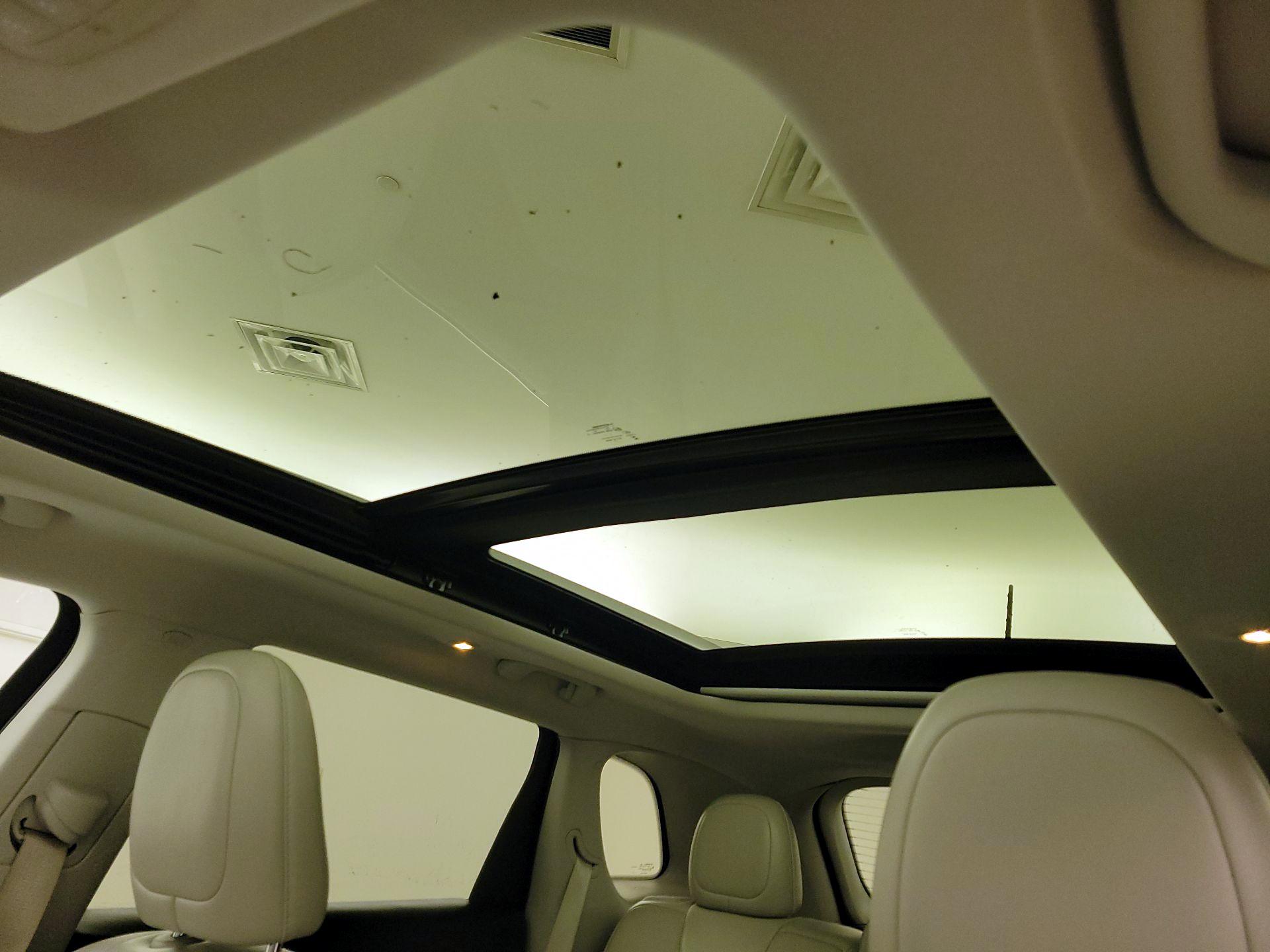 Thumbnail: 2019 Jeep Cherokee - 20