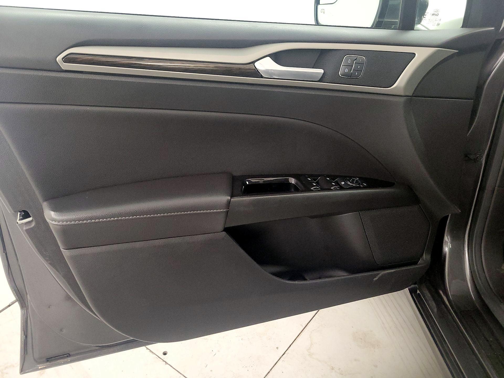 Thumbnail: 2016 Ford Fusion - 12