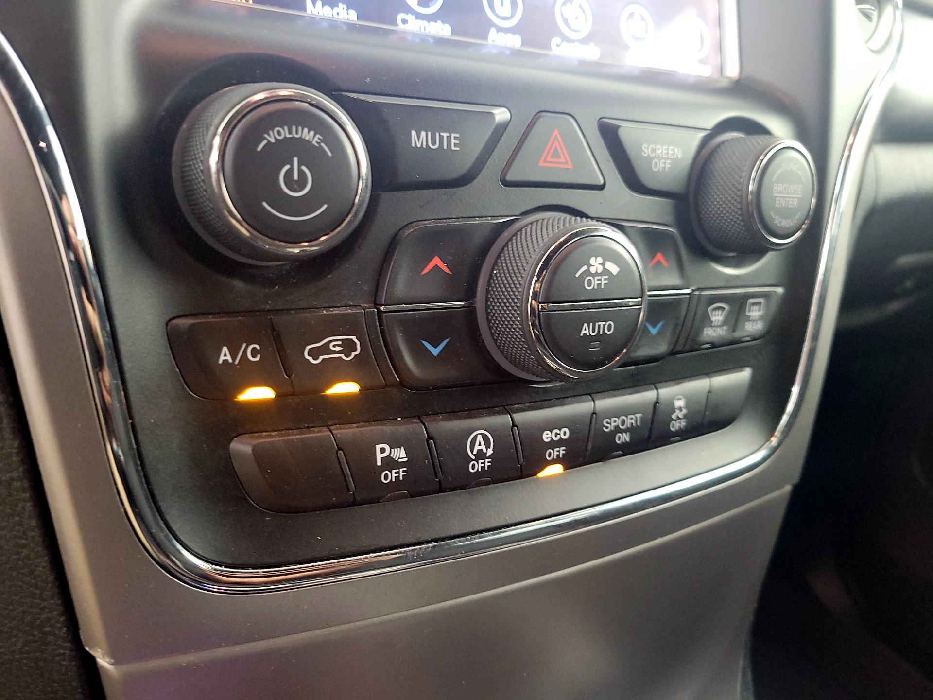 Thumbnail: 2018 Jeep Grand Cherokee - 17