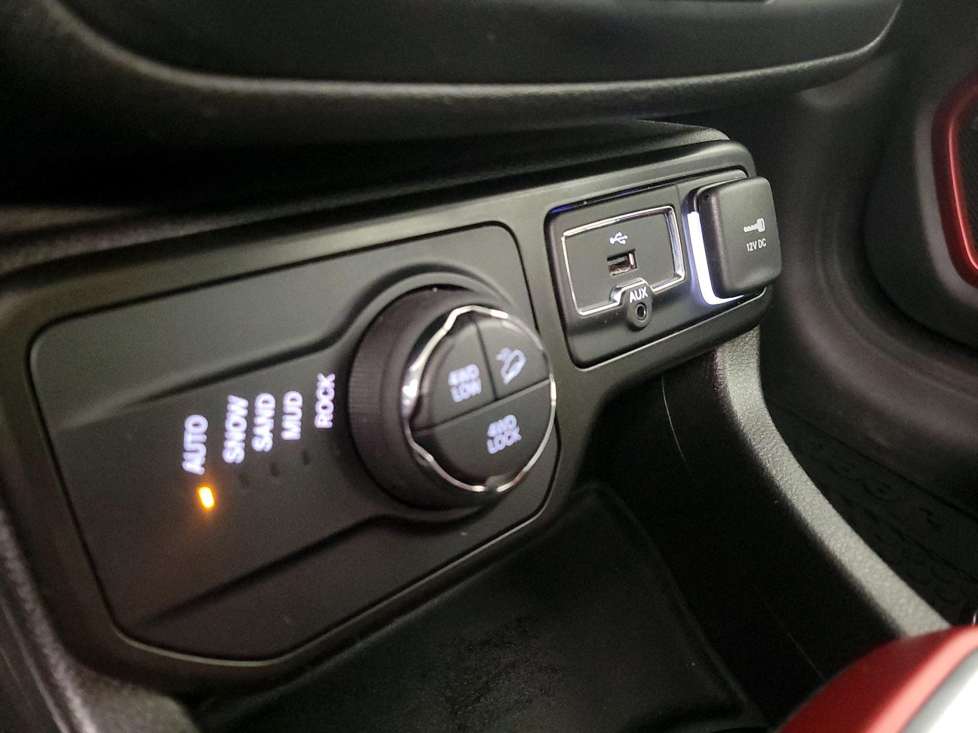 Thumbnail: 2021 Jeep Renegade - 19