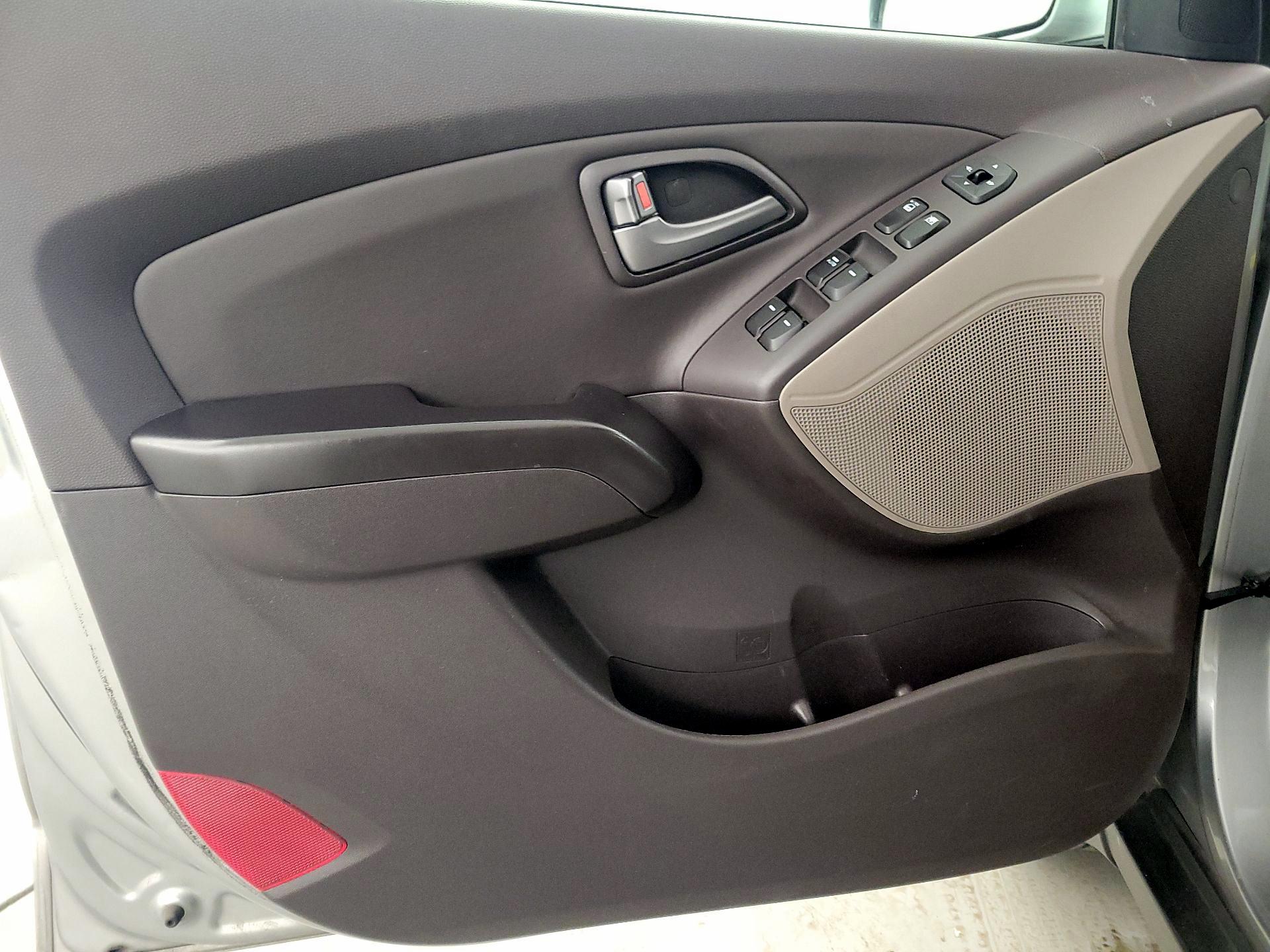 Thumbnail: 2015 Hyundai Tucson - 12