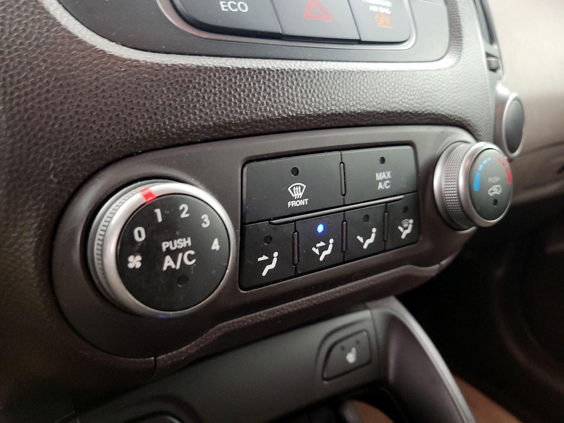 Thumbnail: 2015 Hyundai Tucson - 16