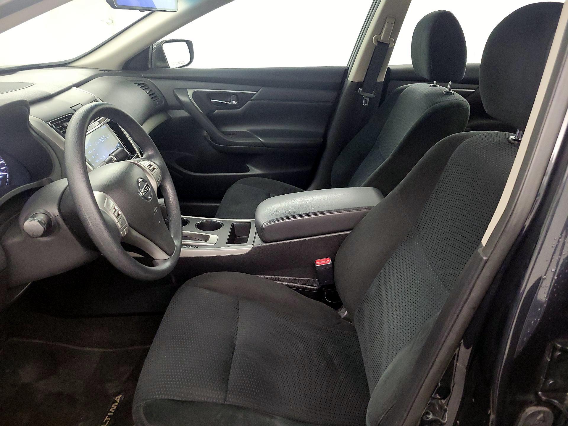 Thumbnail: 2015 Nissan Altima - 11