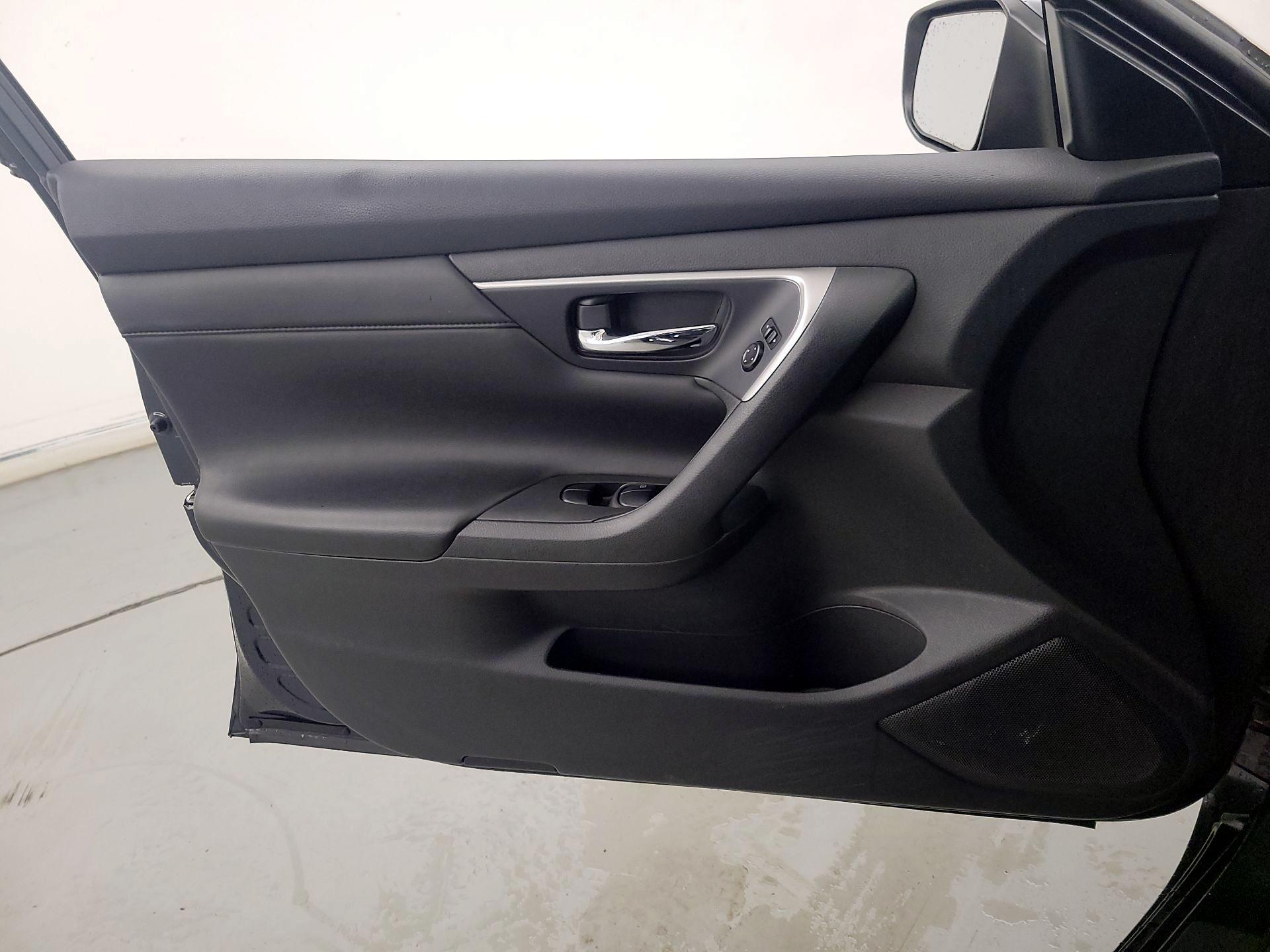 Thumbnail: 2015 Nissan Altima - 12