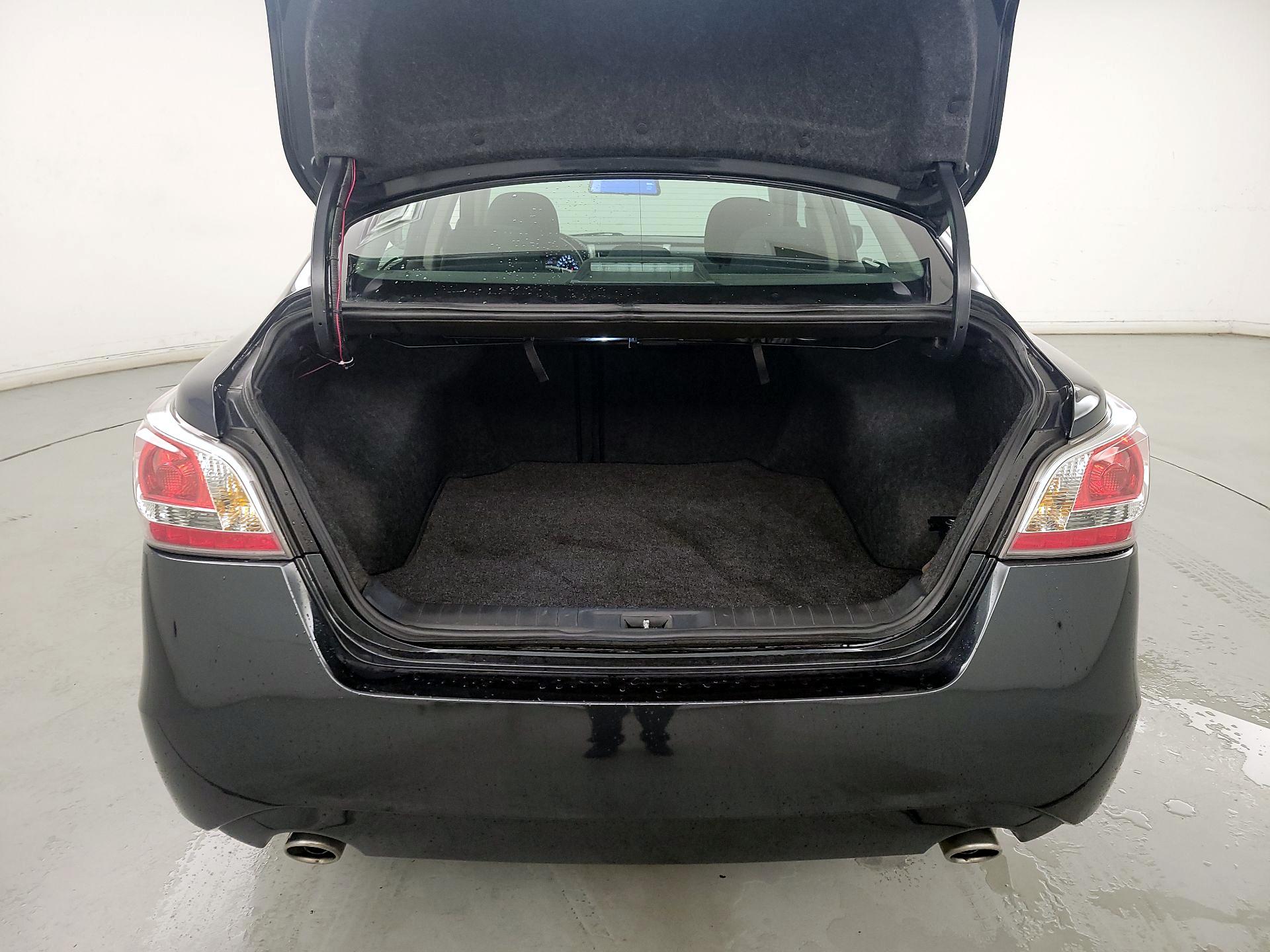 Thumbnail: 2015 Nissan Altima - 18