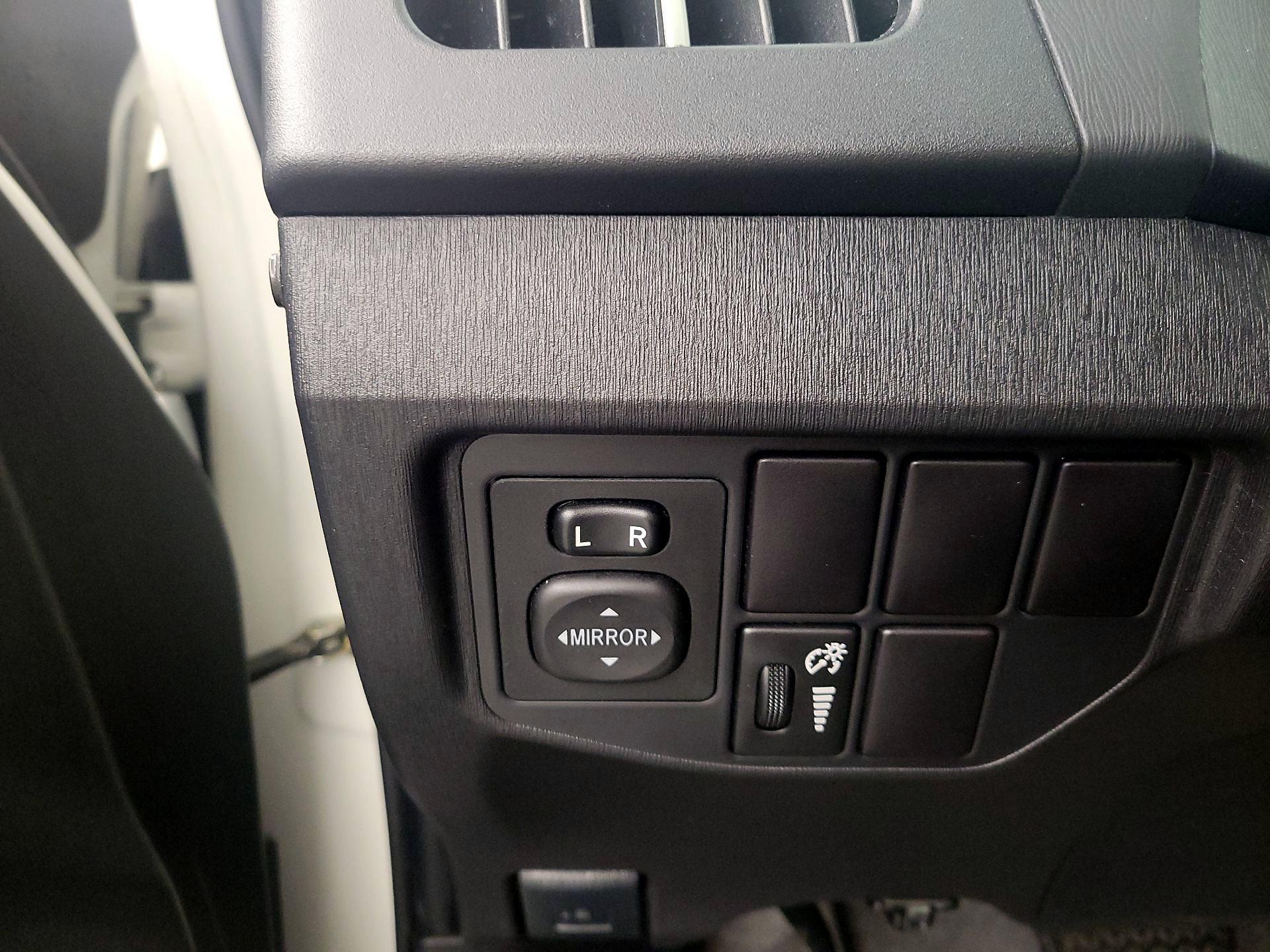 Thumbnail: 2015 Toyota Prius - 13