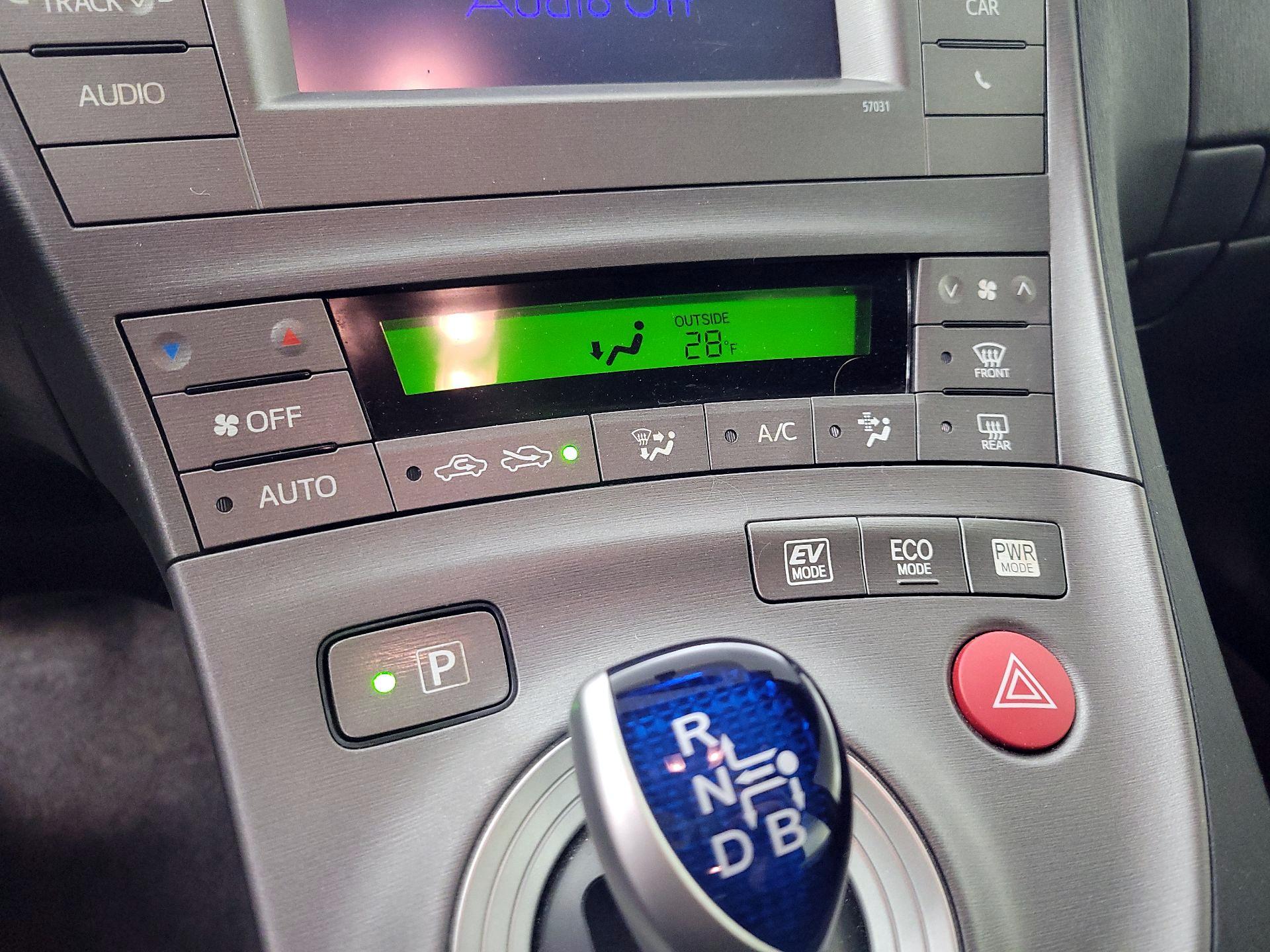 Thumbnail: 2015 Toyota Prius - 16