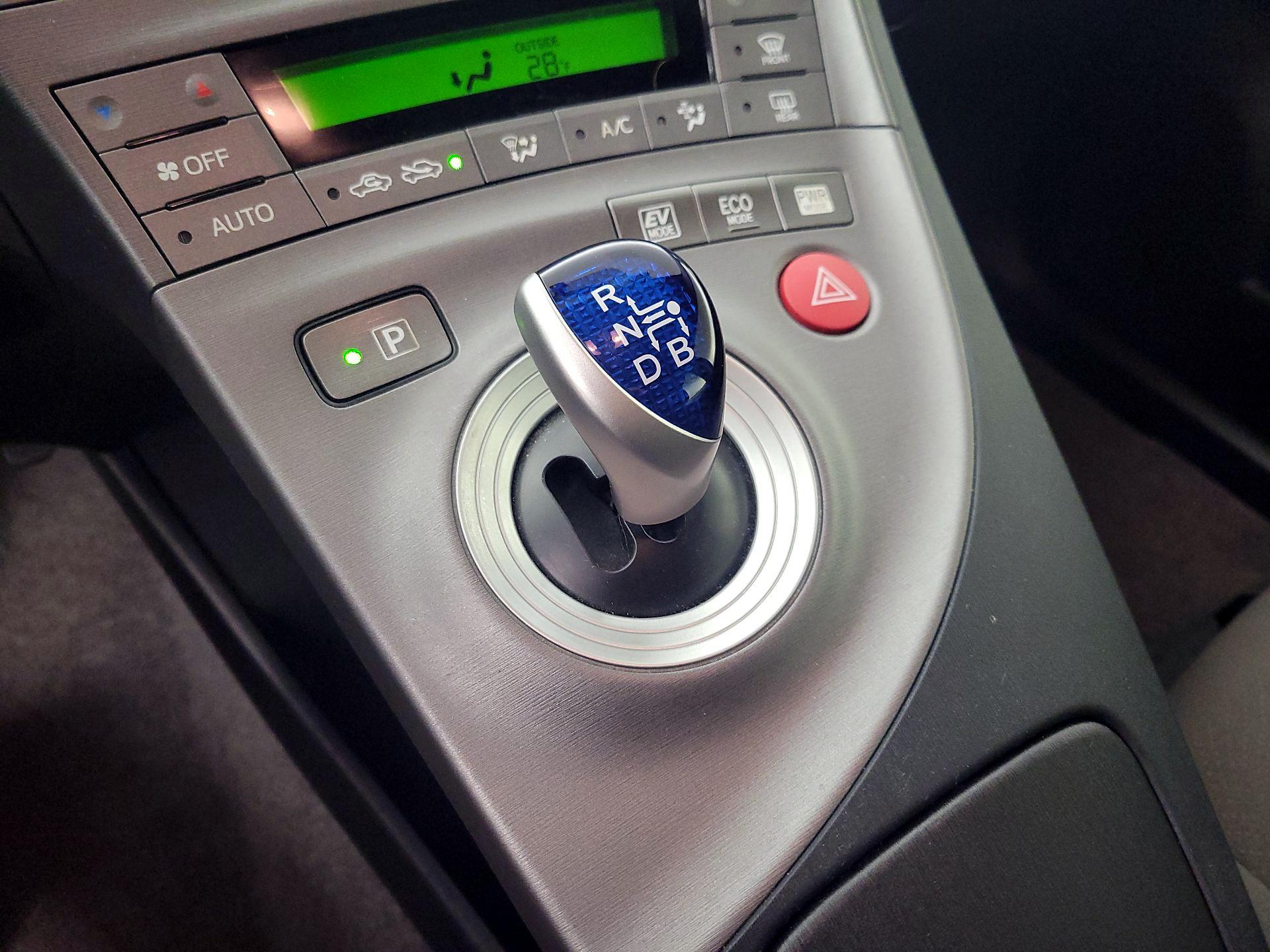 Thumbnail: 2015 Toyota Prius - 17