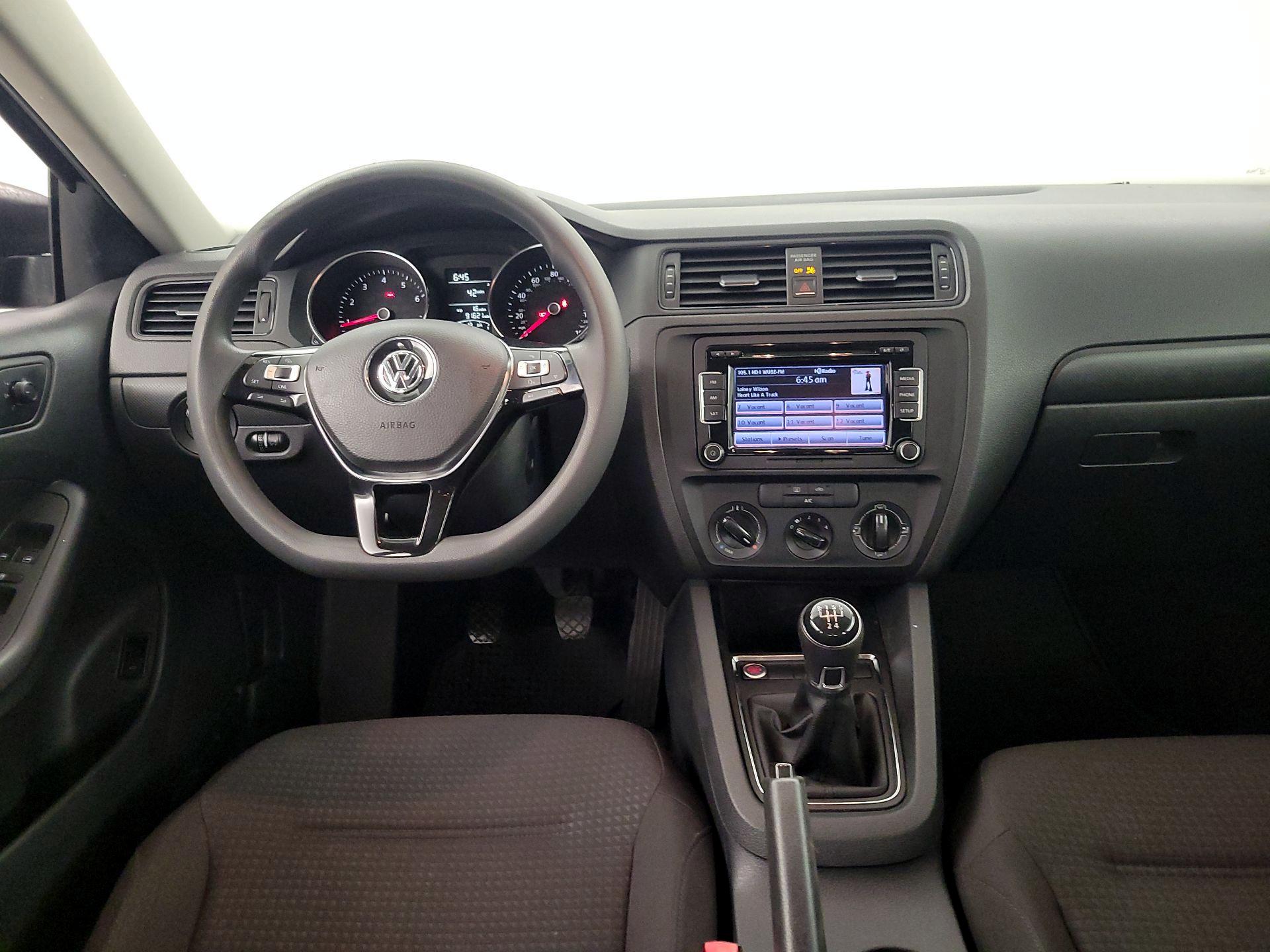 Thumbnail: 2015 Volkswagen Jetta - 10