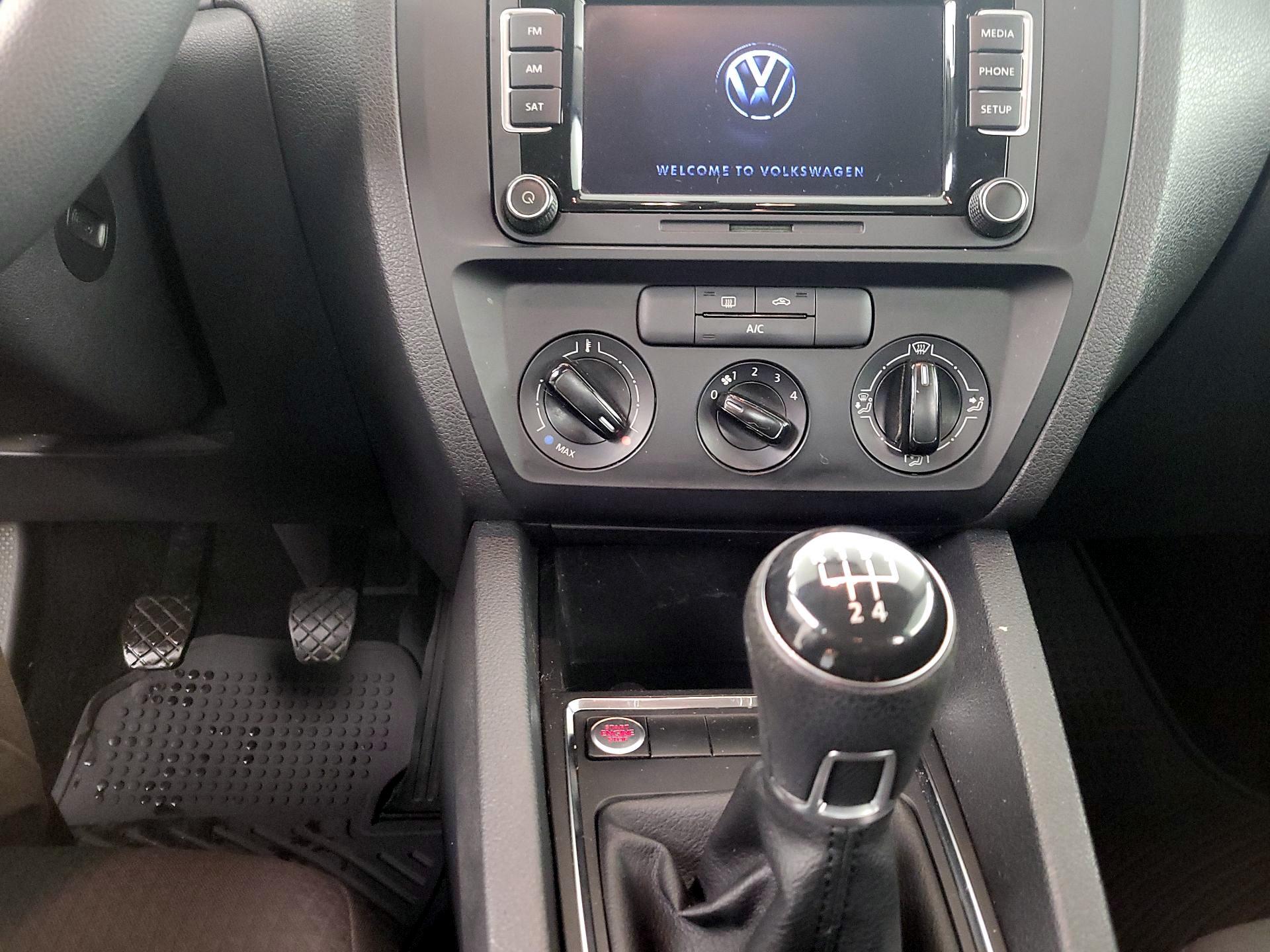 Thumbnail: 2015 Volkswagen Jetta - 16