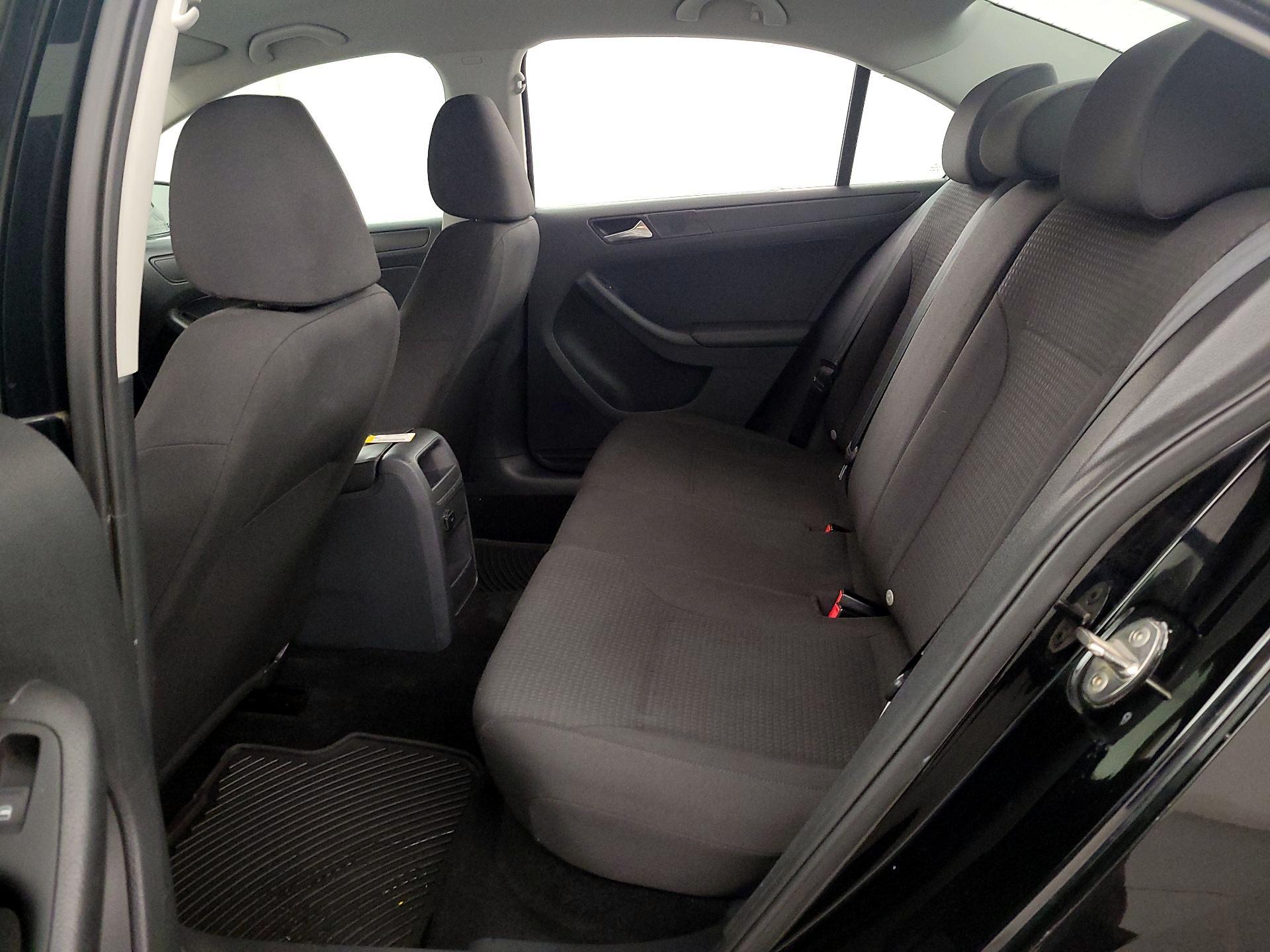 Thumbnail: 2015 Volkswagen Jetta - 18