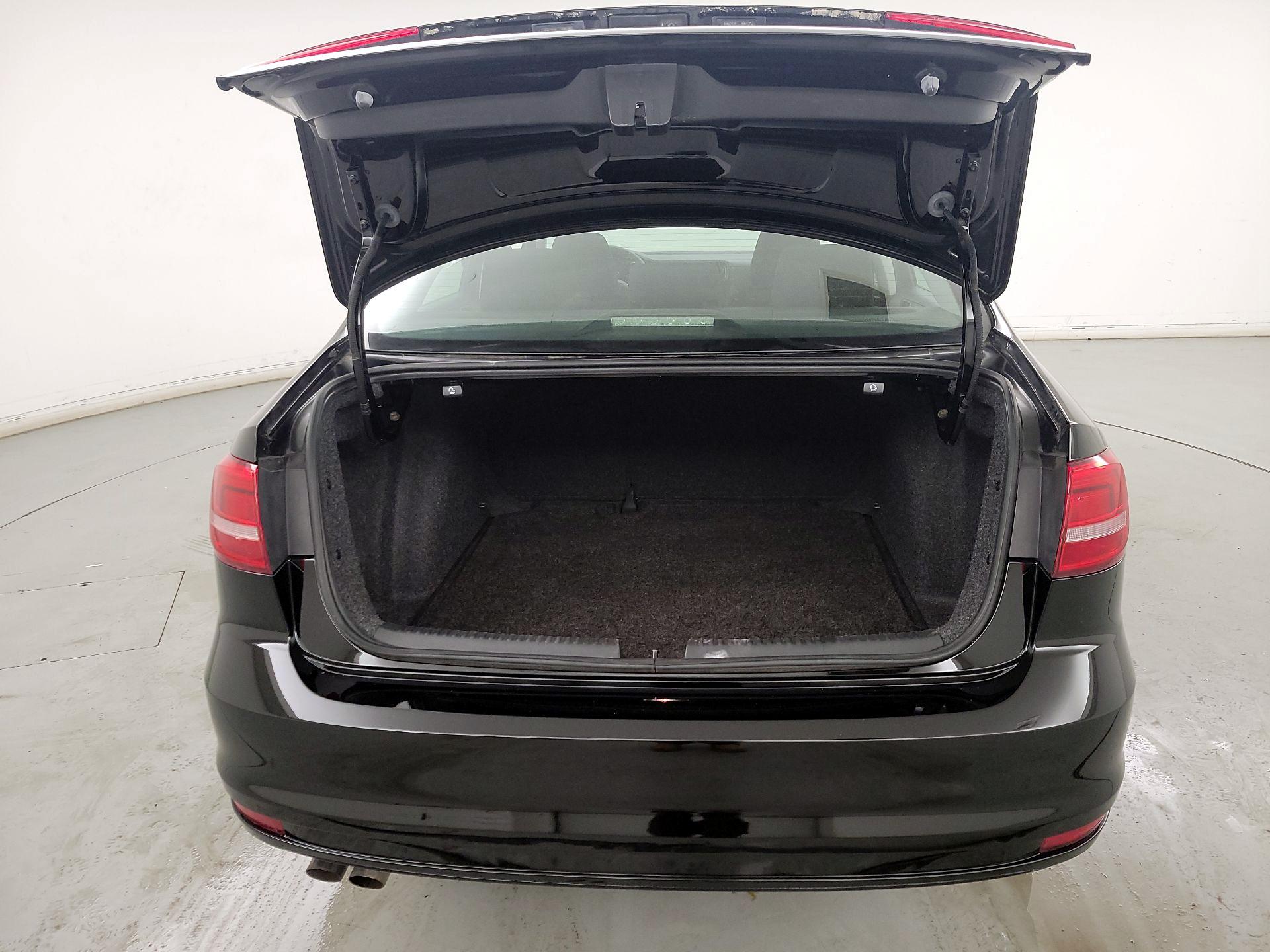 Thumbnail: 2015 Volkswagen Jetta - 19