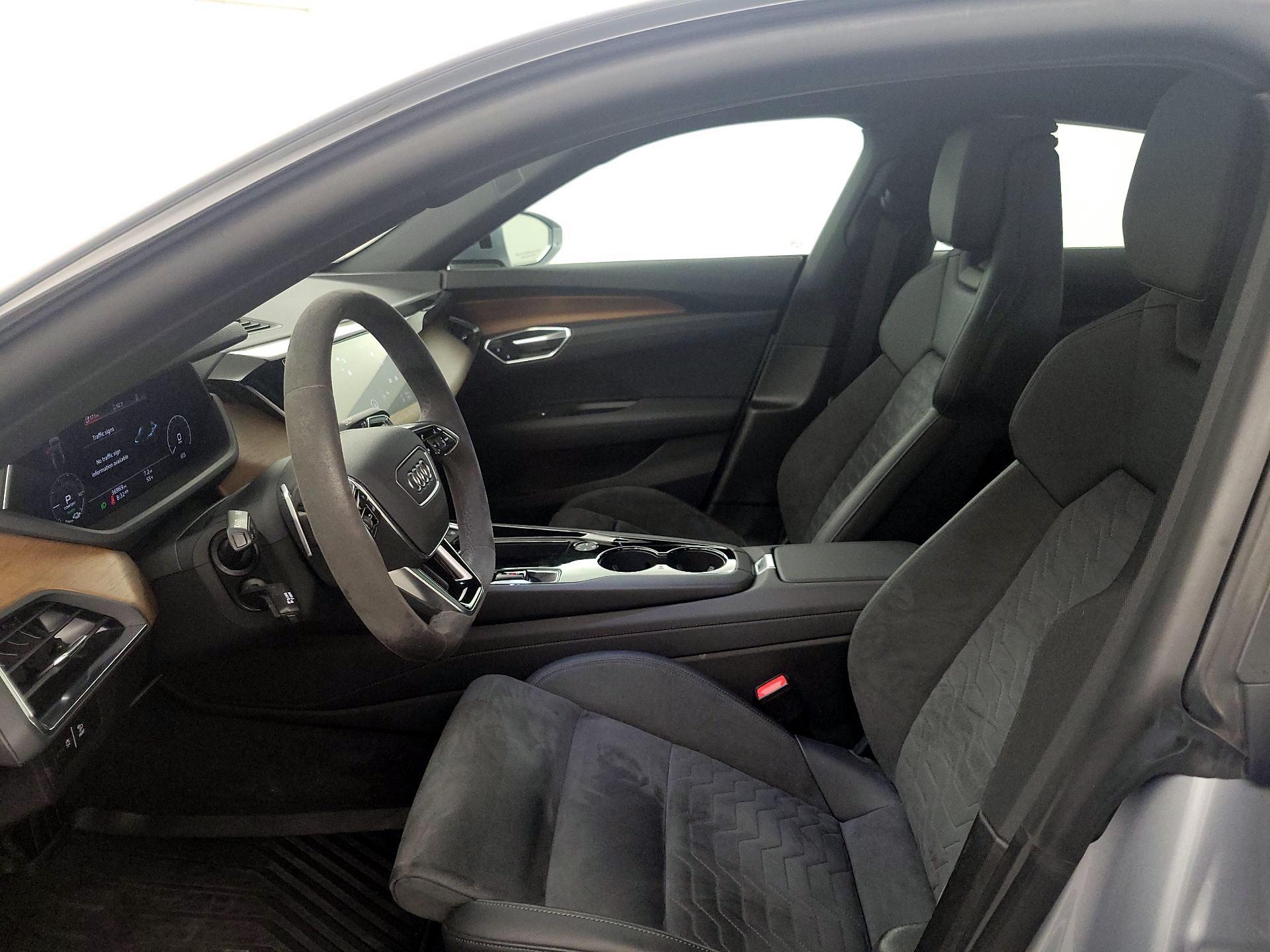 Thumbnail: 2022 Audi e-tron GT - 11