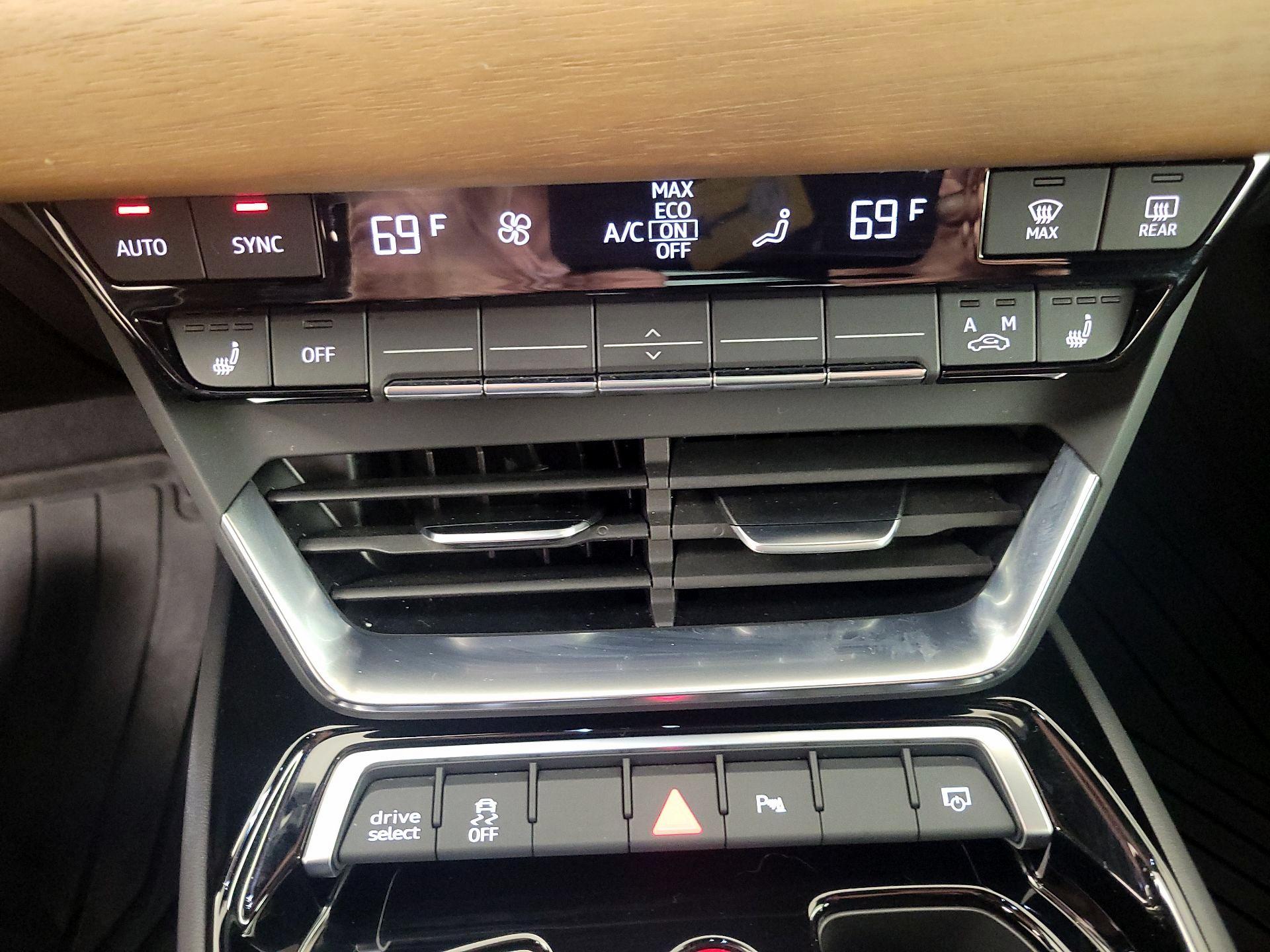 Thumbnail: 2022 Audi e-tron GT - 17