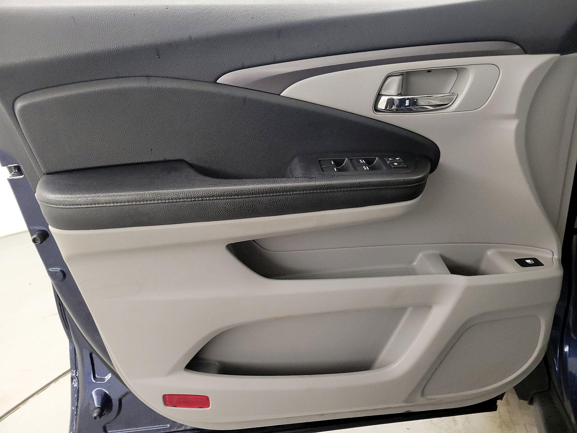 Thumbnail: 2016 Honda Pilot - 12