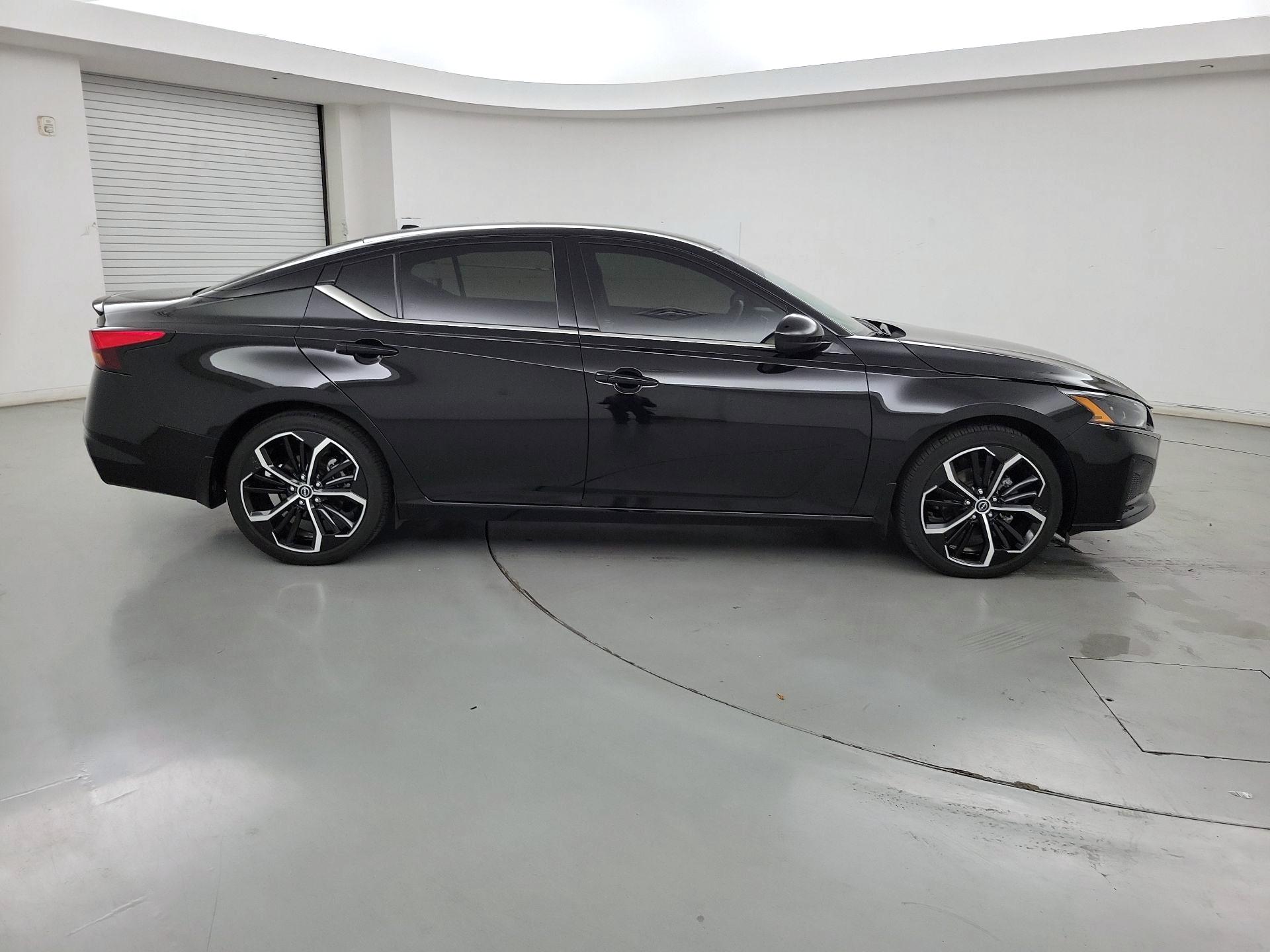 Thumbnail: 2023 Nissan Altima - 4