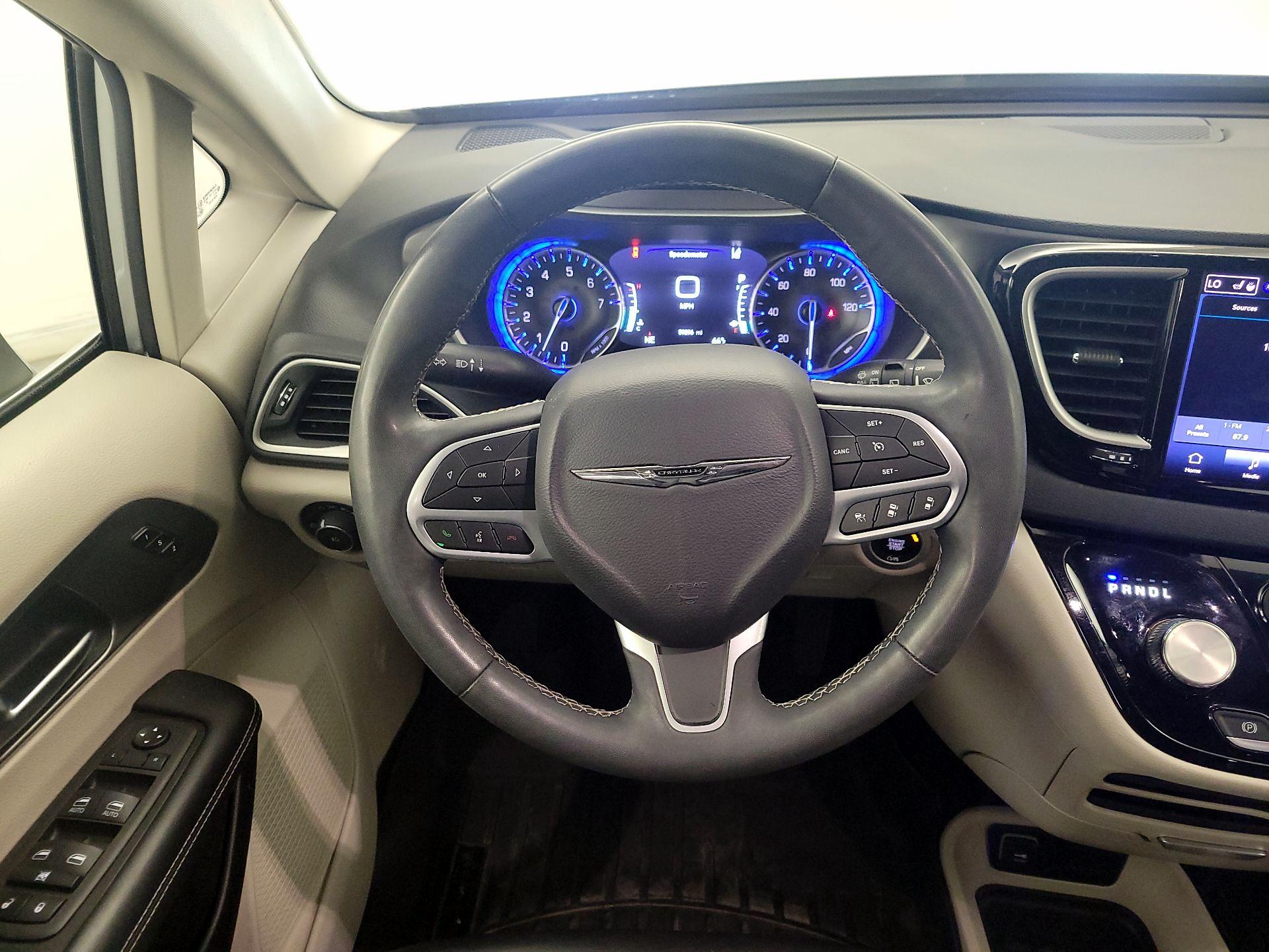 Thumbnail: 2023 Chrysler Pacifica - 10