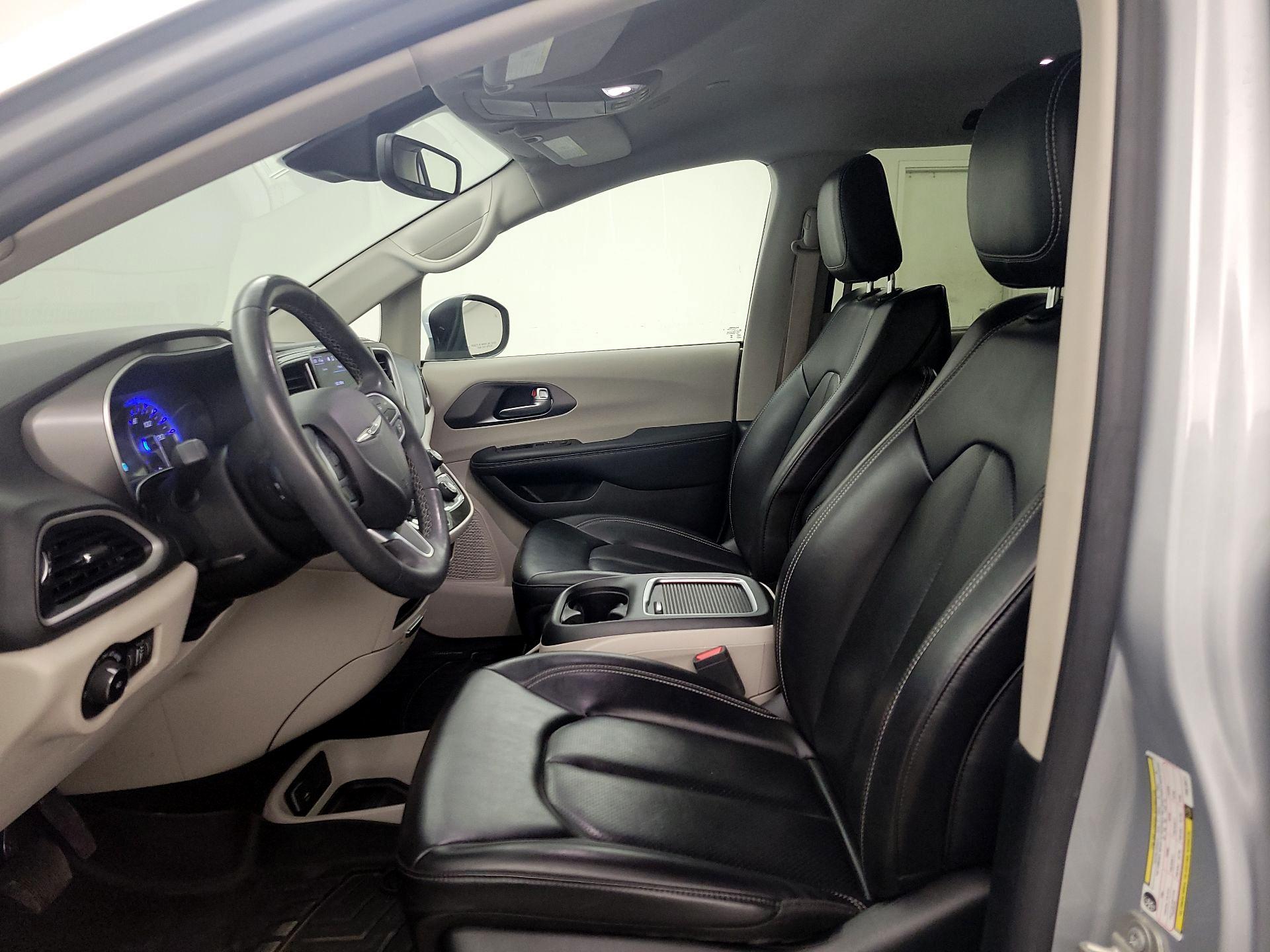 Thumbnail: 2023 Chrysler Pacifica - 11