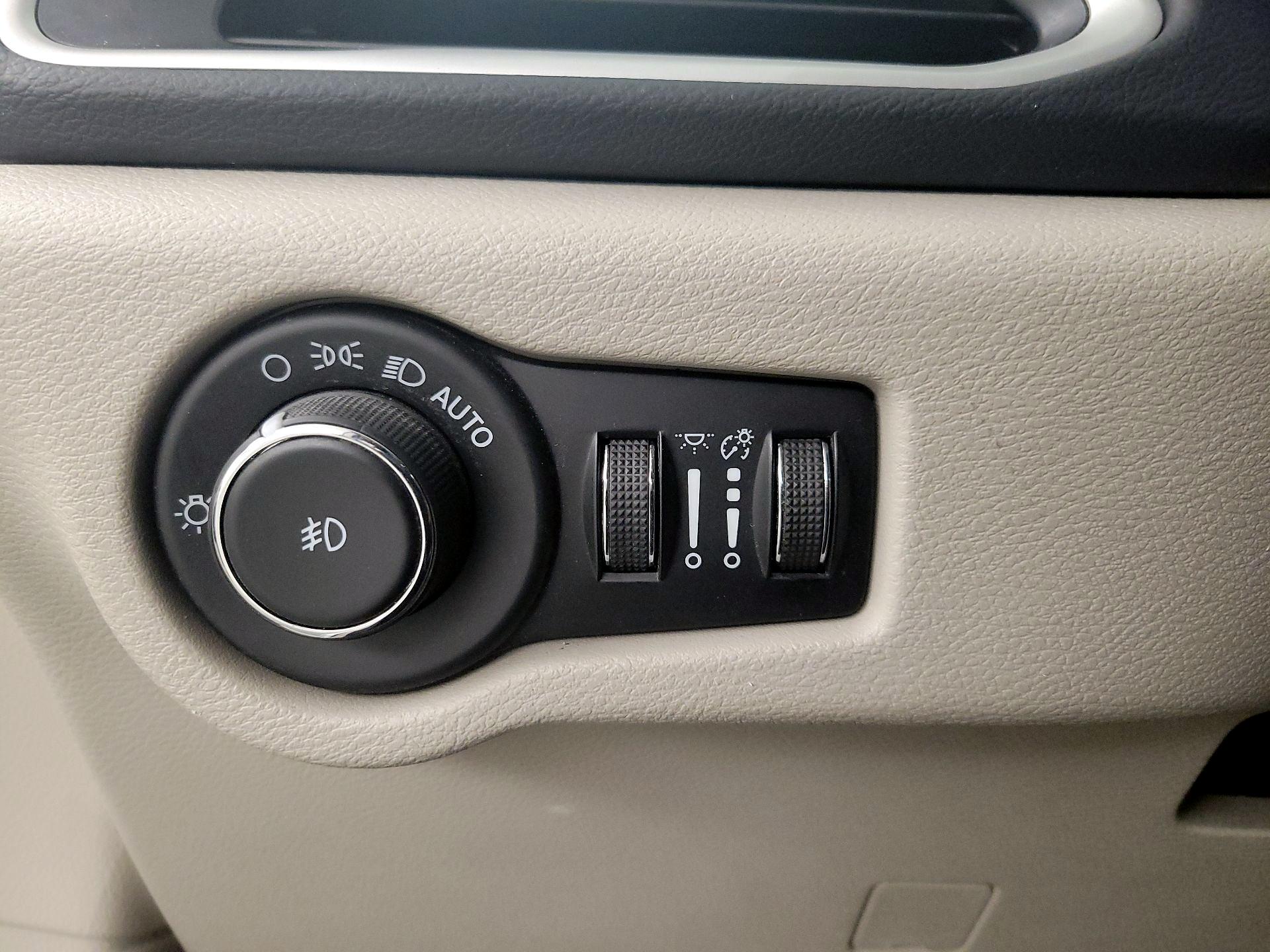 Thumbnail: 2023 Chrysler Pacifica - 13