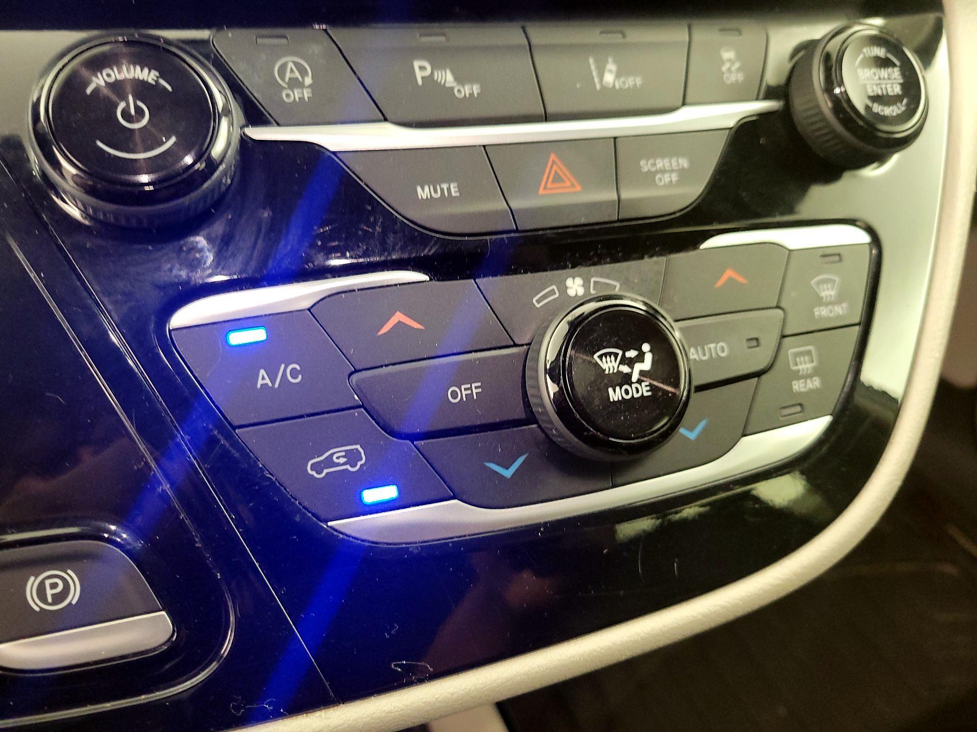 Thumbnail: 2023 Chrysler Pacifica - 16