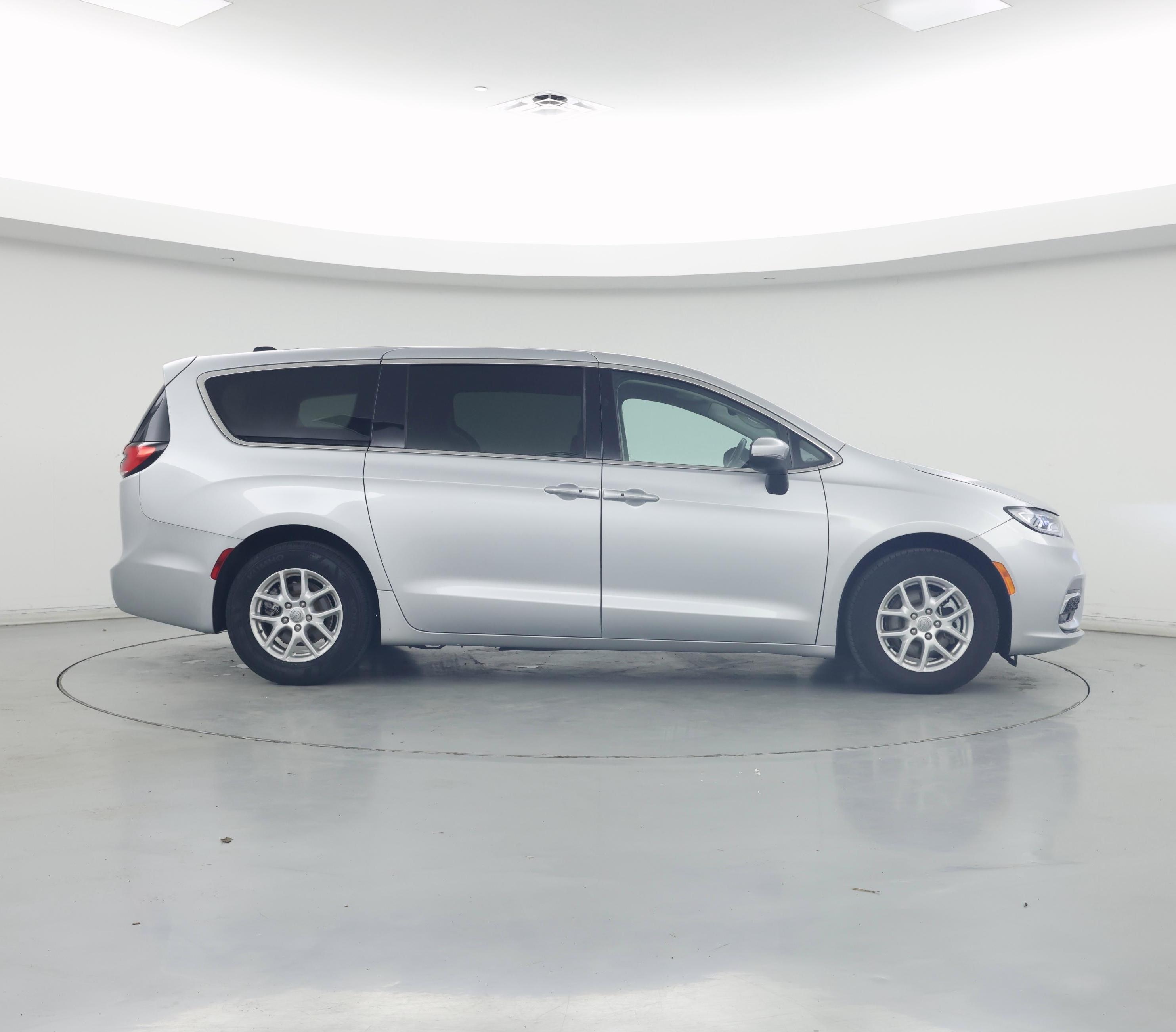 Thumbnail: 2023 Chrysler Pacifica - 7