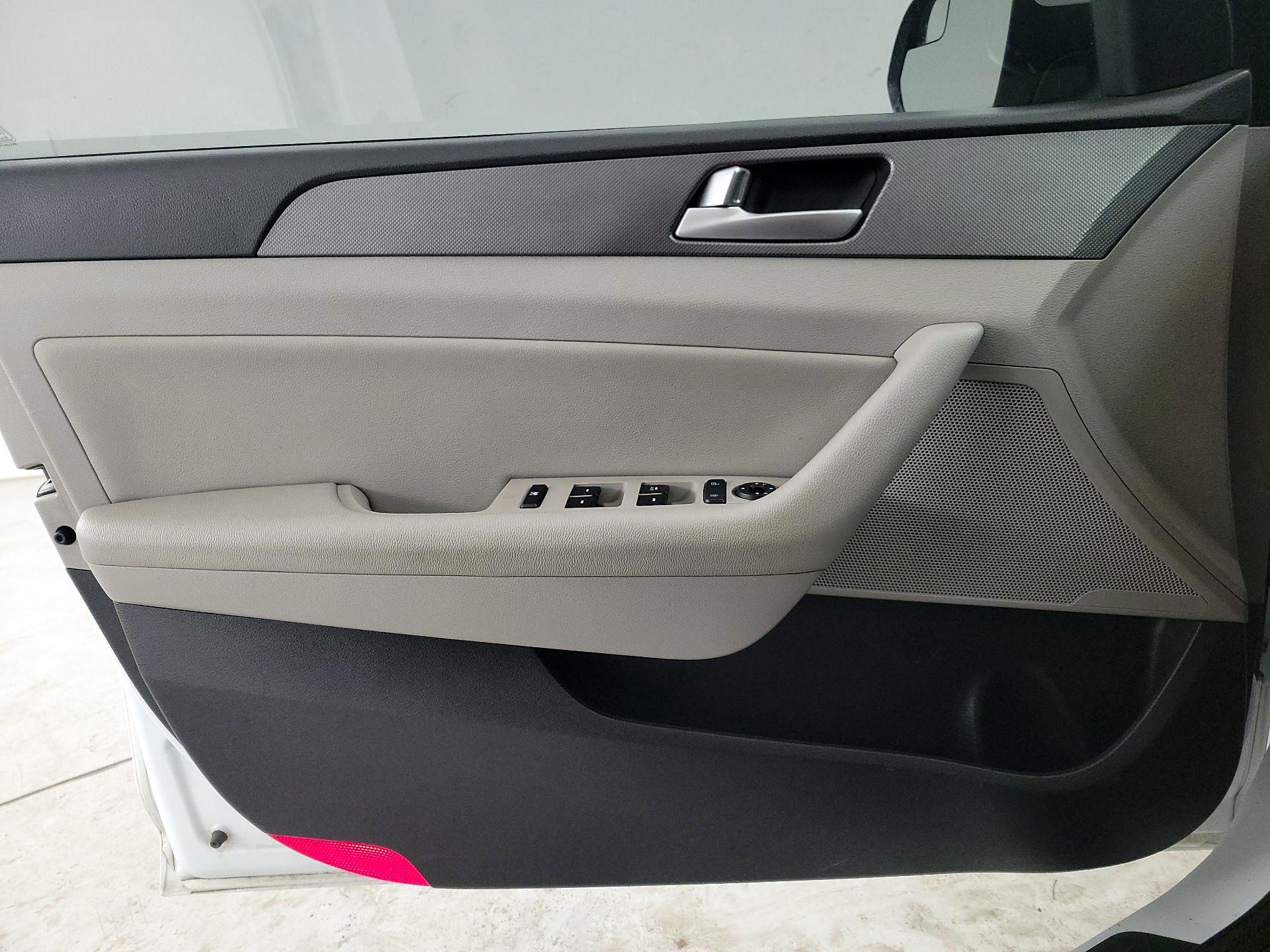 Thumbnail: 2015 Hyundai Sonata - 12