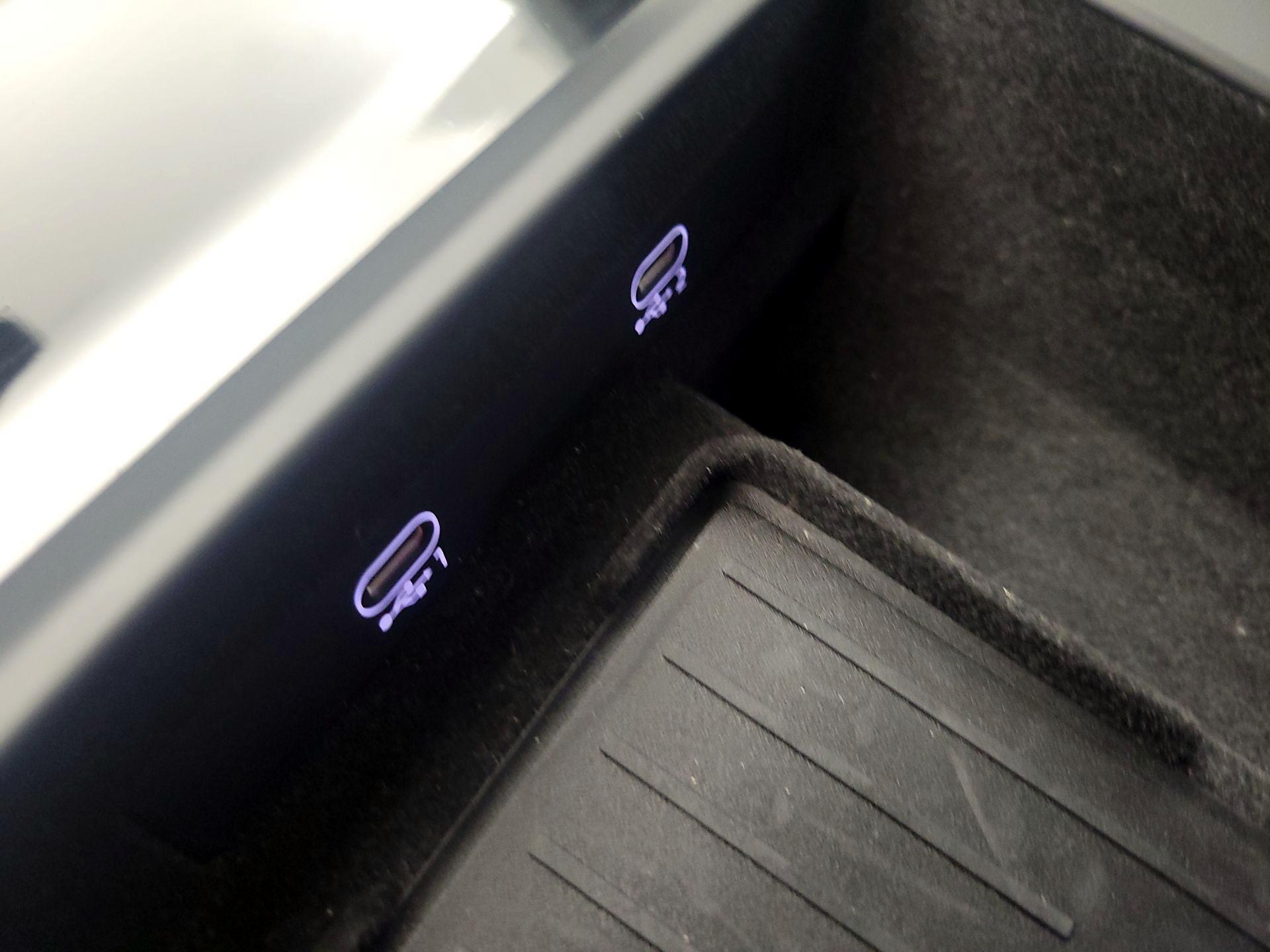 Thumbnail: 2021 Audi S8 - 19