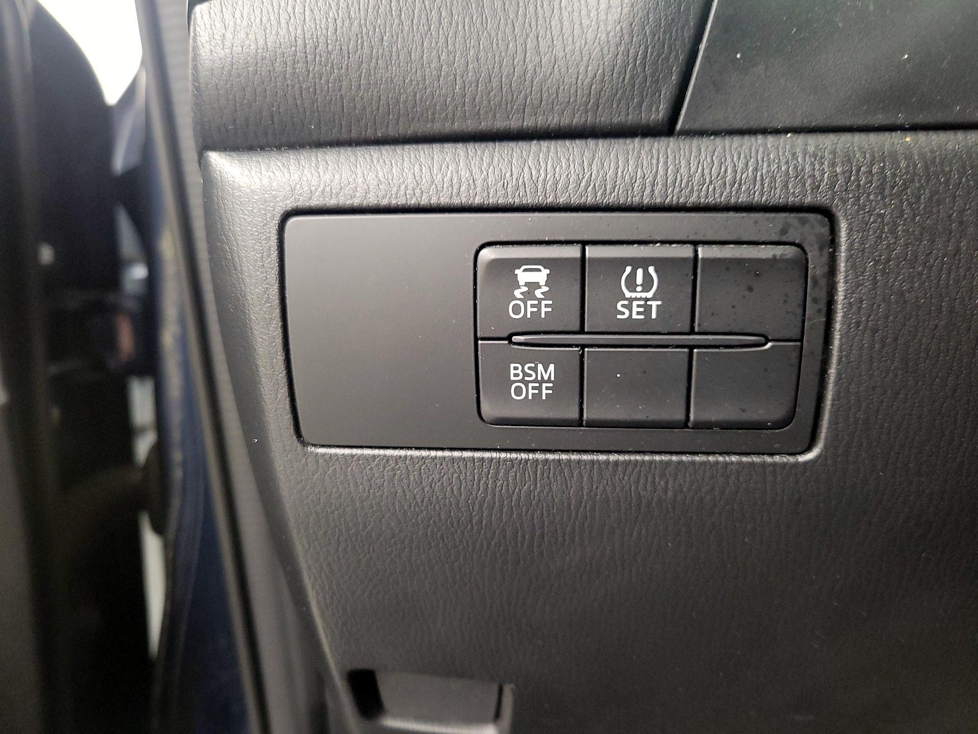 Thumbnail: 2015 Mazda Mazda3 - 13