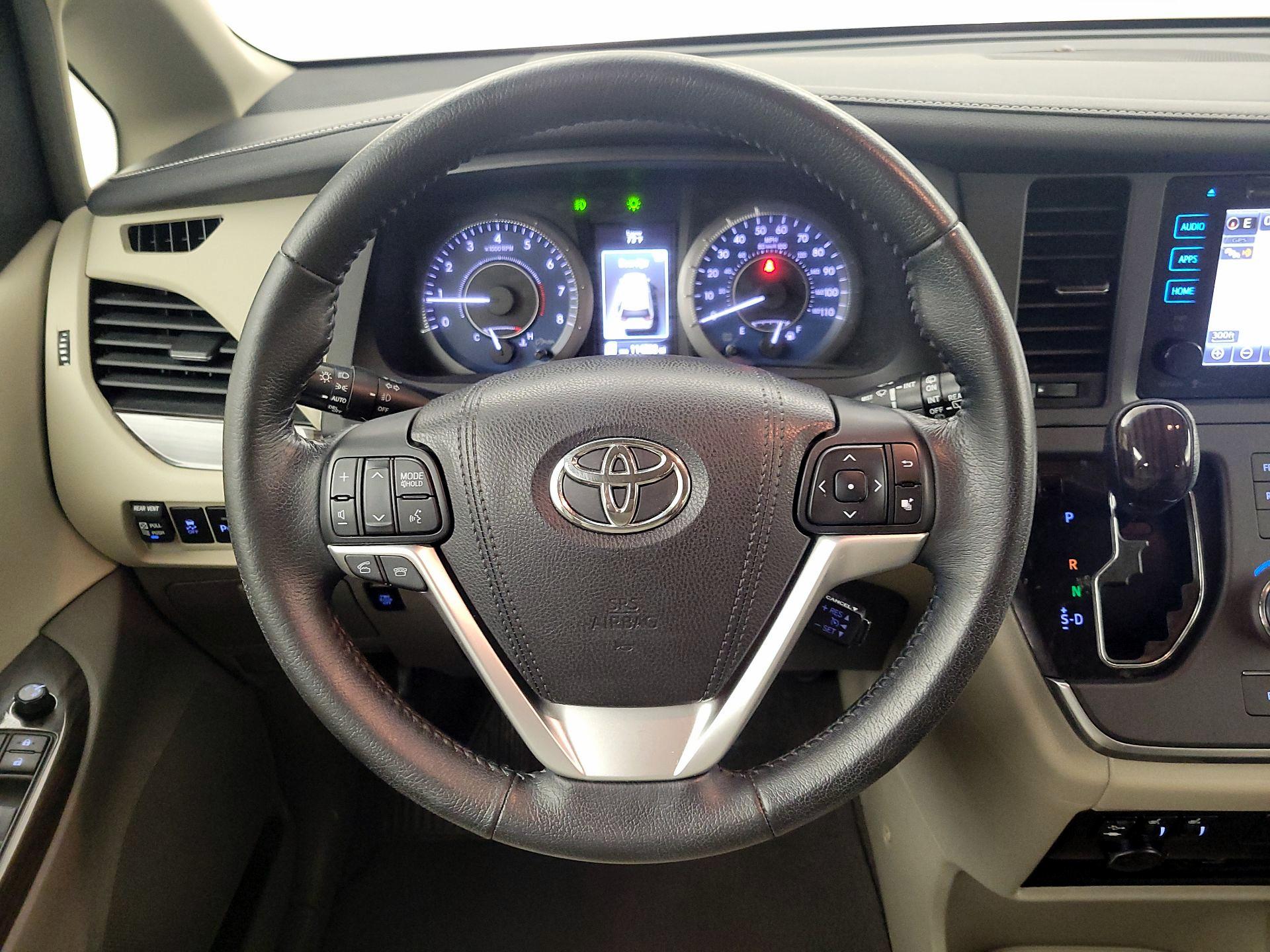 Thumbnail: 2015 Toyota Sienna - 10