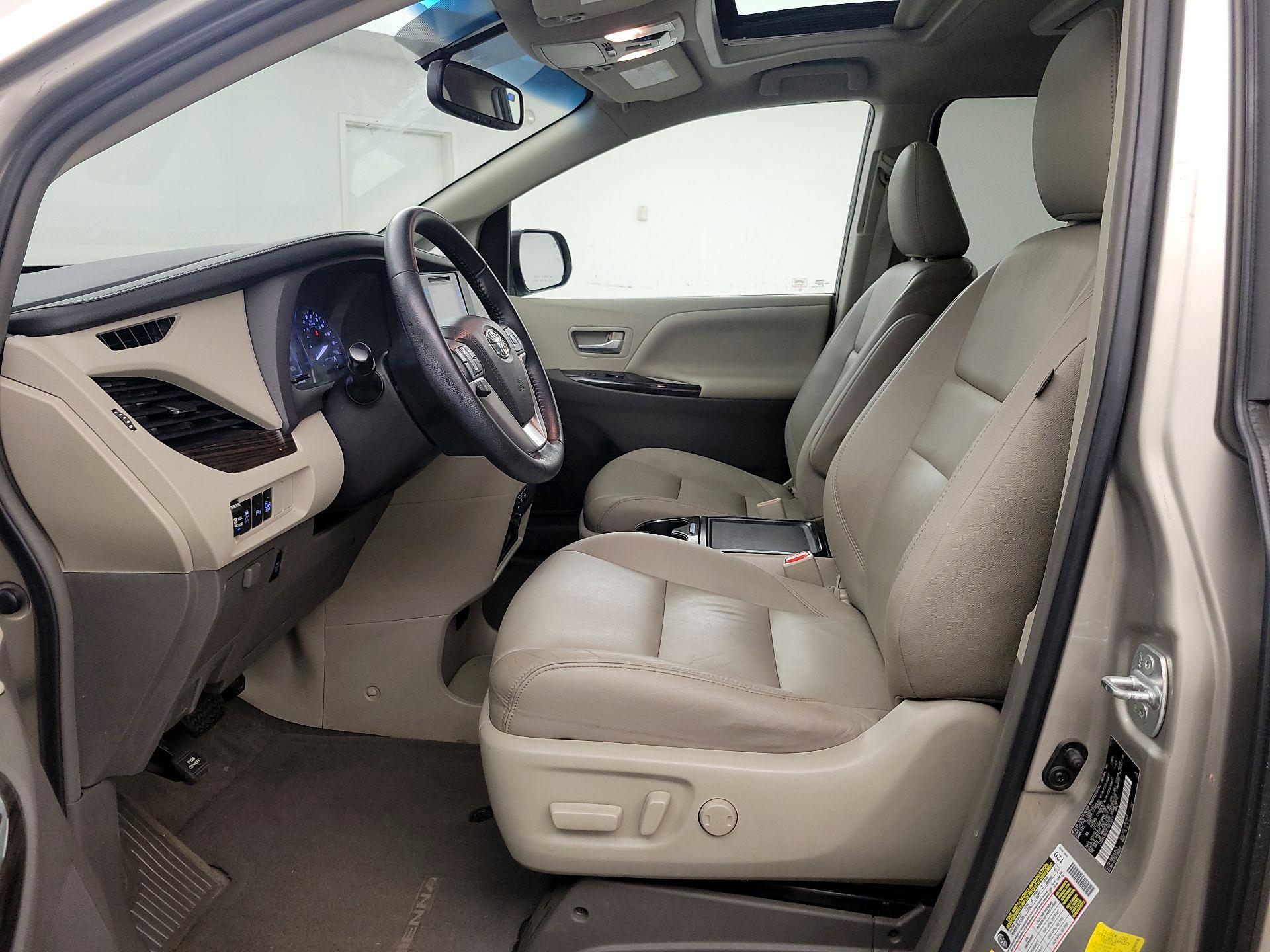 Thumbnail: 2015 Toyota Sienna - 11