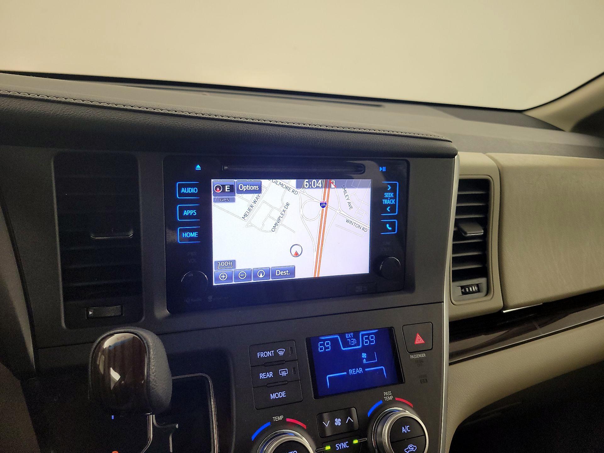 Thumbnail: 2015 Toyota Sienna - 14