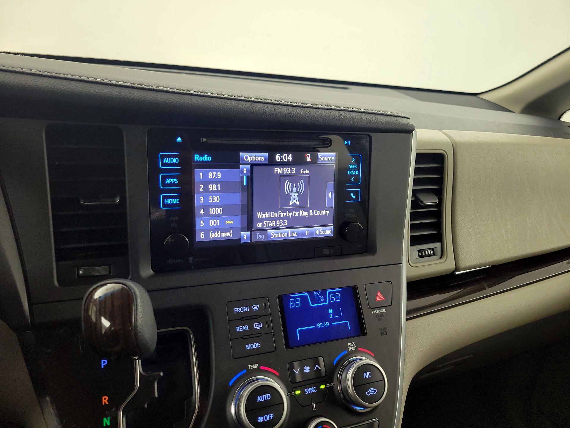 Thumbnail: 2015 Toyota Sienna - 16