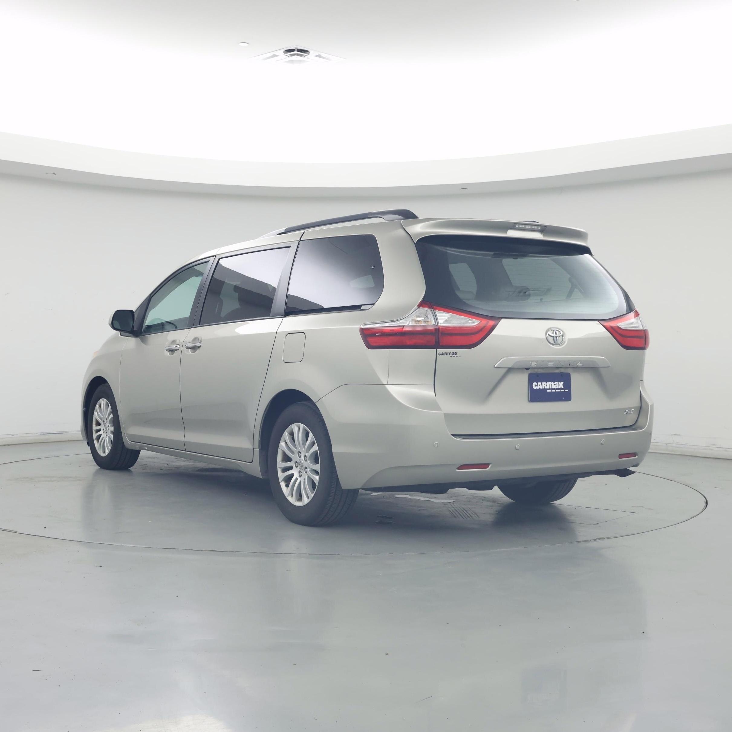 Thumbnail: 2015 Toyota Sienna - 2