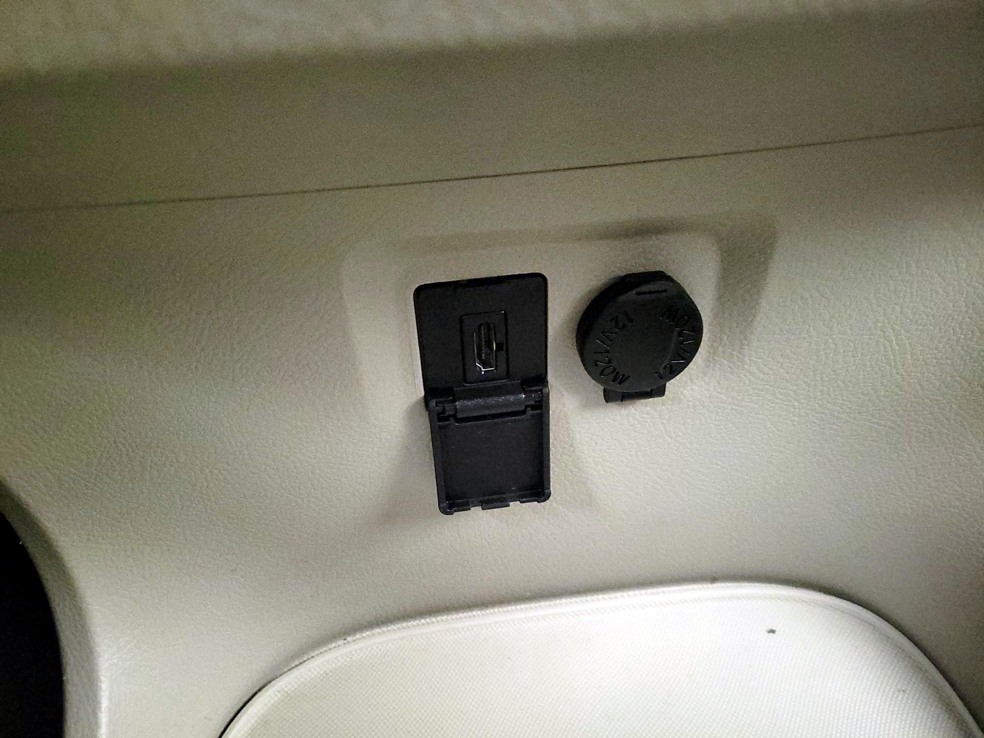 Thumbnail: 2015 Toyota Sienna - 19