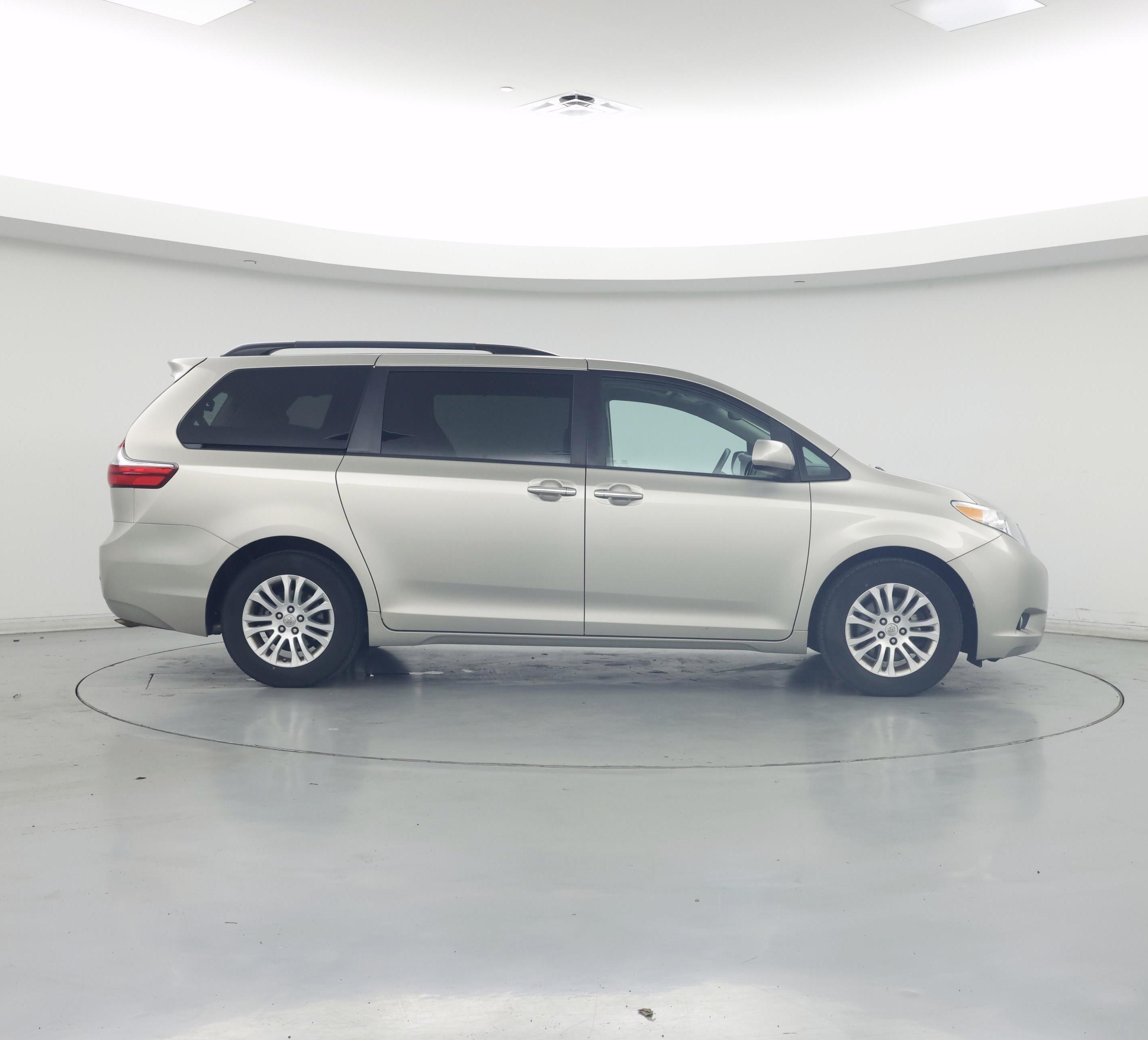 Thumbnail: 2015 Toyota Sienna - 7