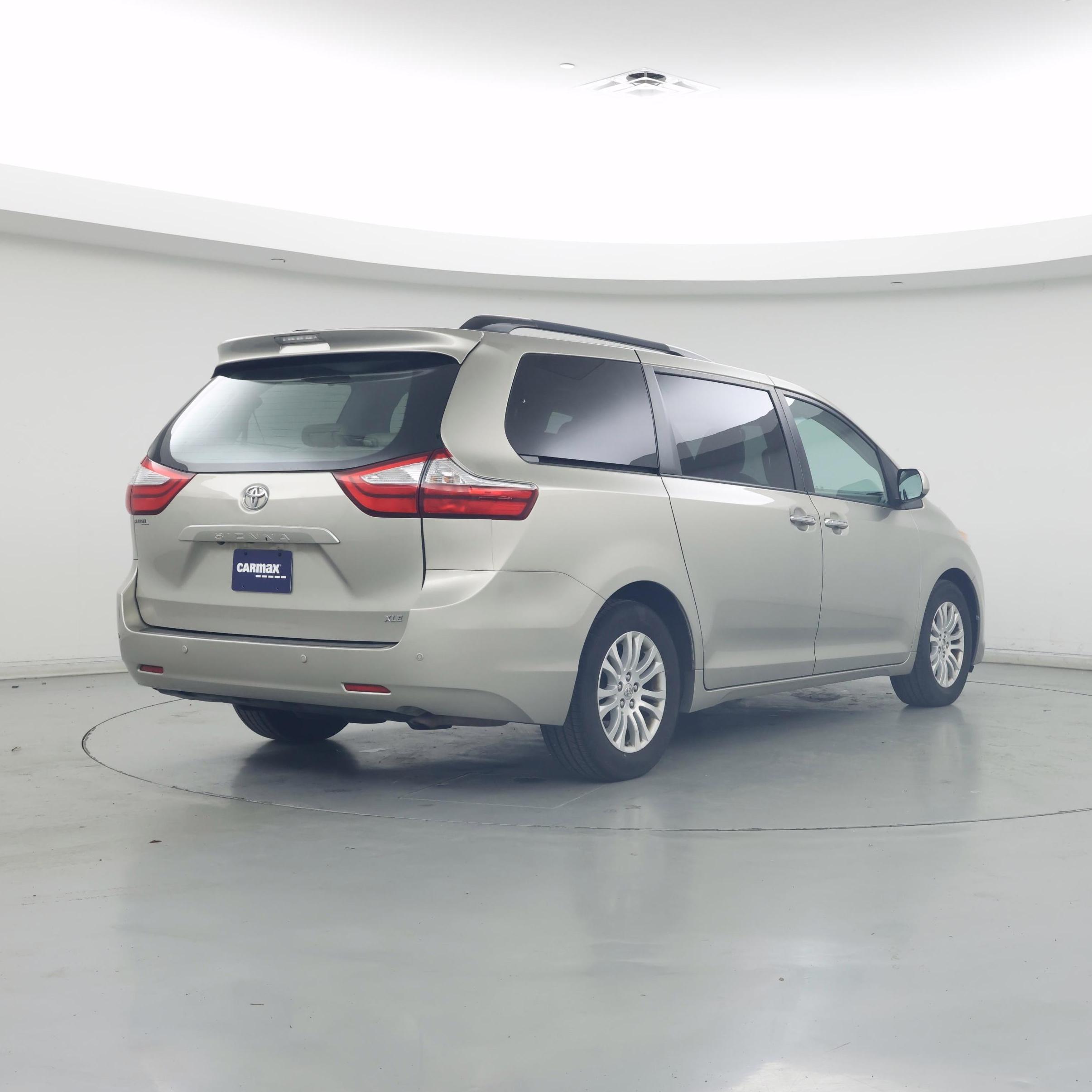 Thumbnail: 2015 Toyota Sienna - 8