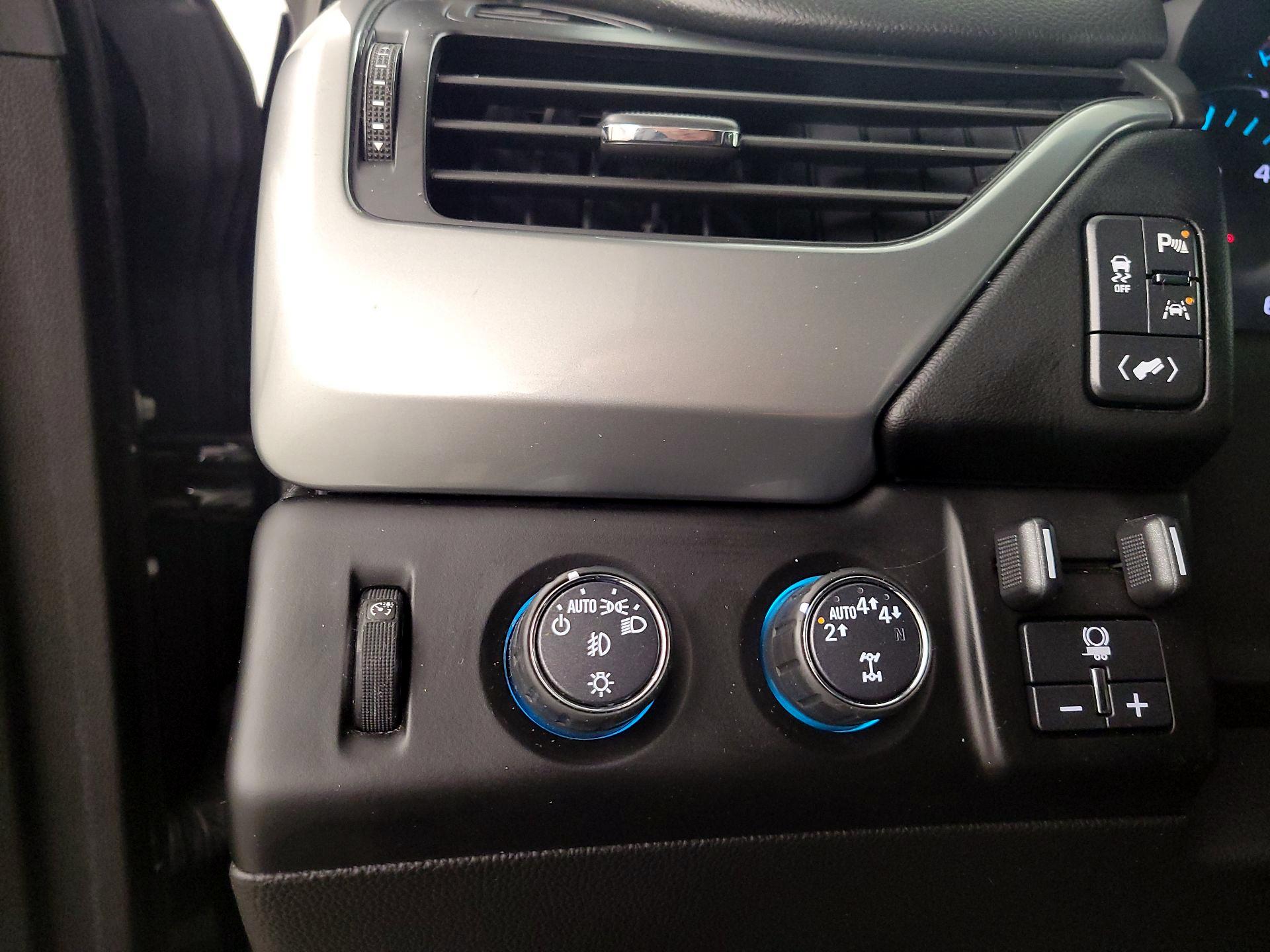 Thumbnail: 2018 Chevrolet Tahoe - 13