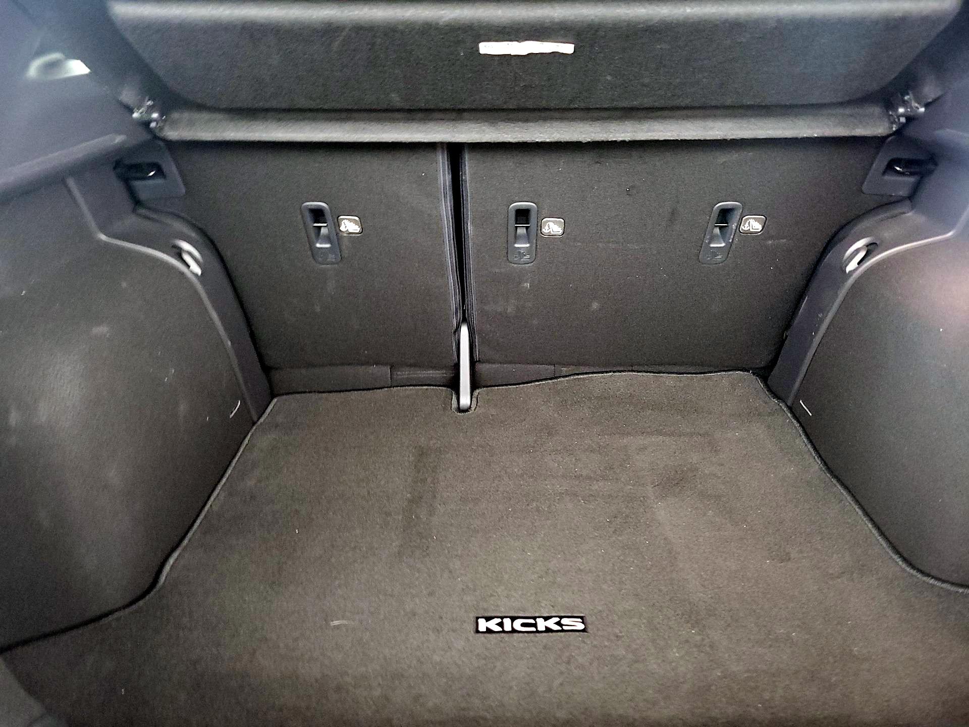 Thumbnail: 2020 Nissan Kicks - 19