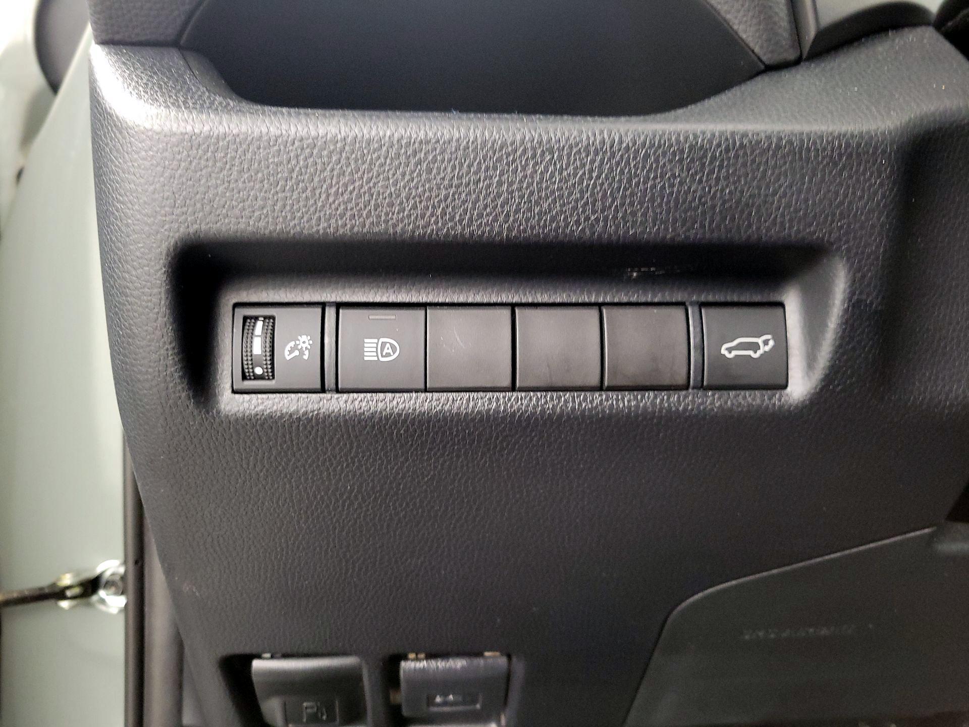 Thumbnail: 2020 Toyota RAV4 - 13